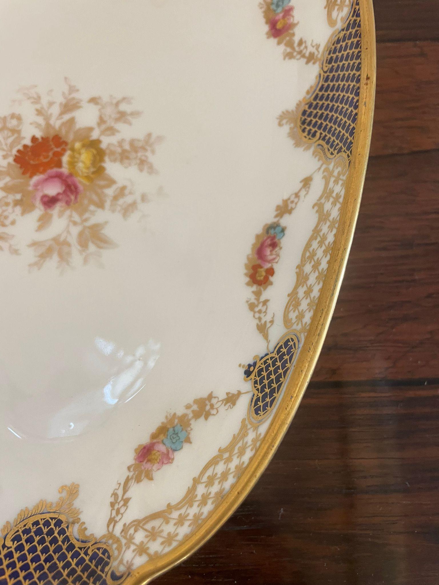 Superb Quality Pair of Antique Edwardian Hand Painted Wedgwood Shaped Dishes In Good Condition For Sale In Suffolk, GB