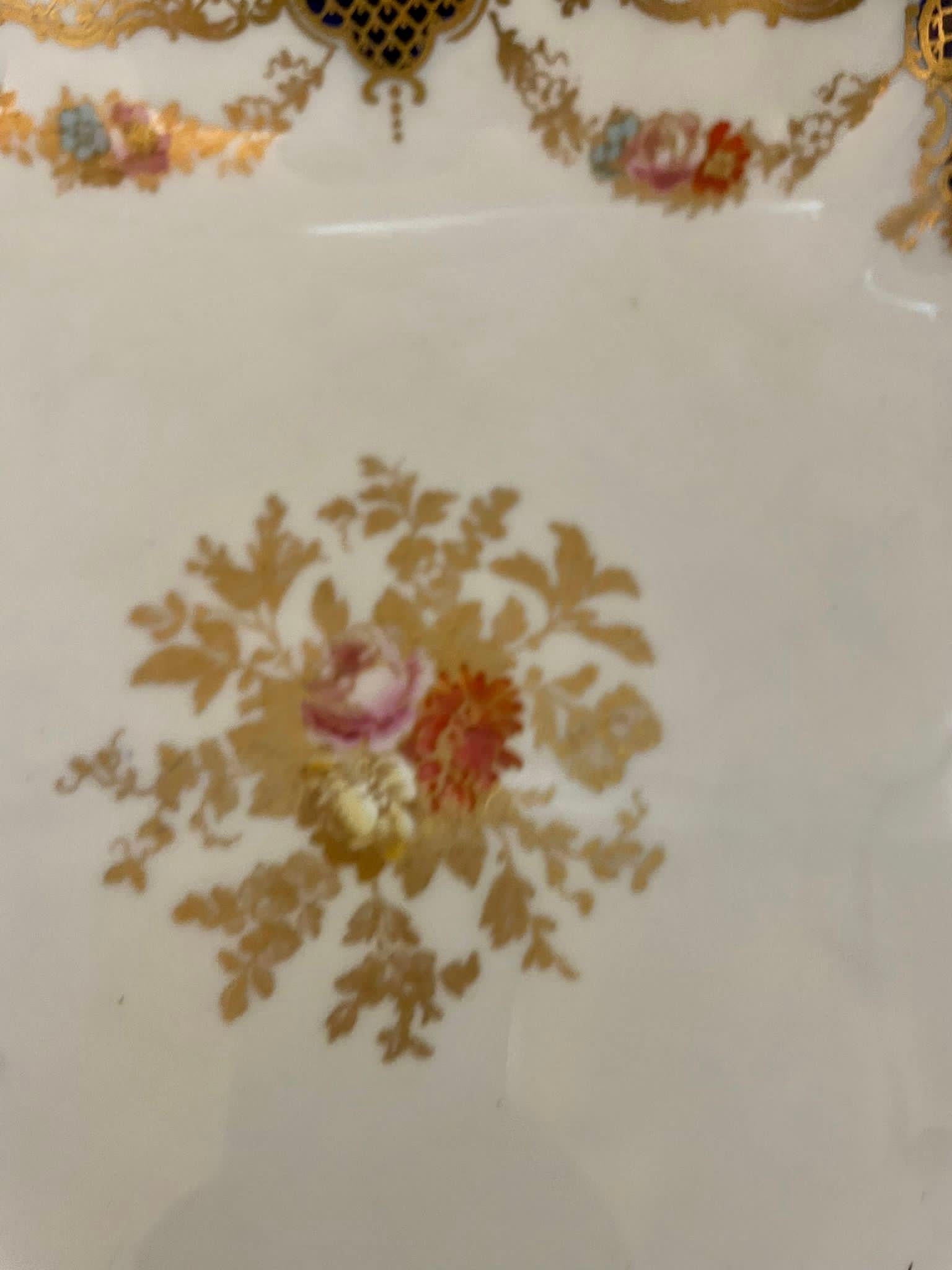 Superb Quality Pair of Antique Edwardian Hand Painted Wedgwood Shaped Dishes  For Sale 1