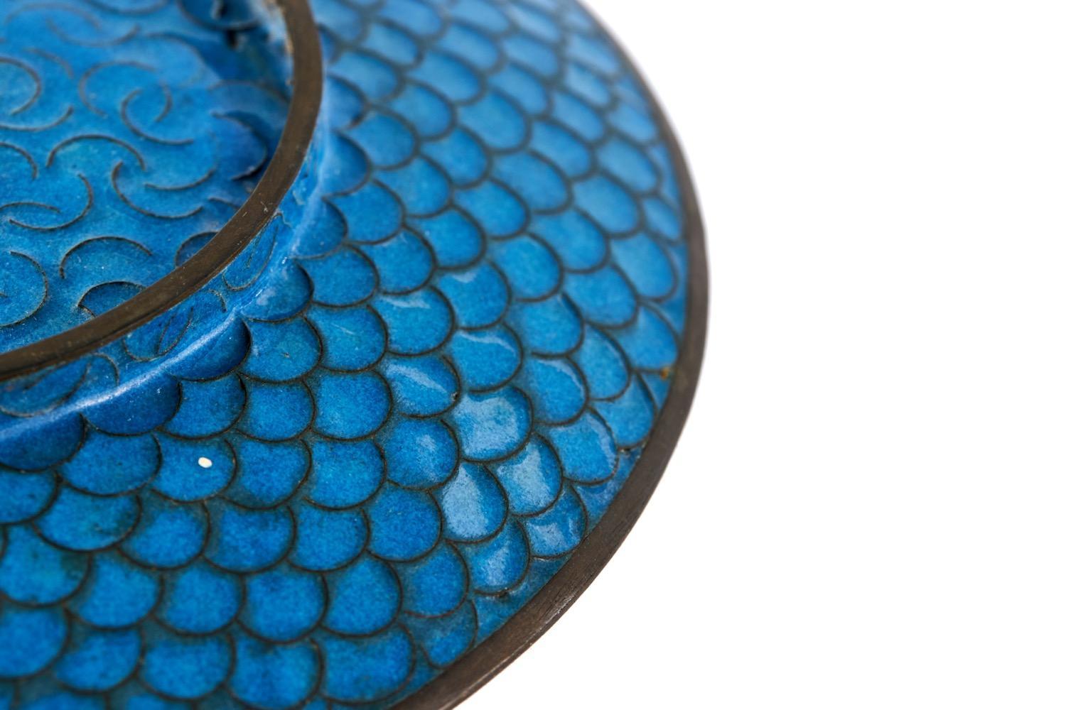 Paire d'assiettes anciennes japonaises cloisonnées de superbe qualité Bon état - En vente à Ipswich, GB