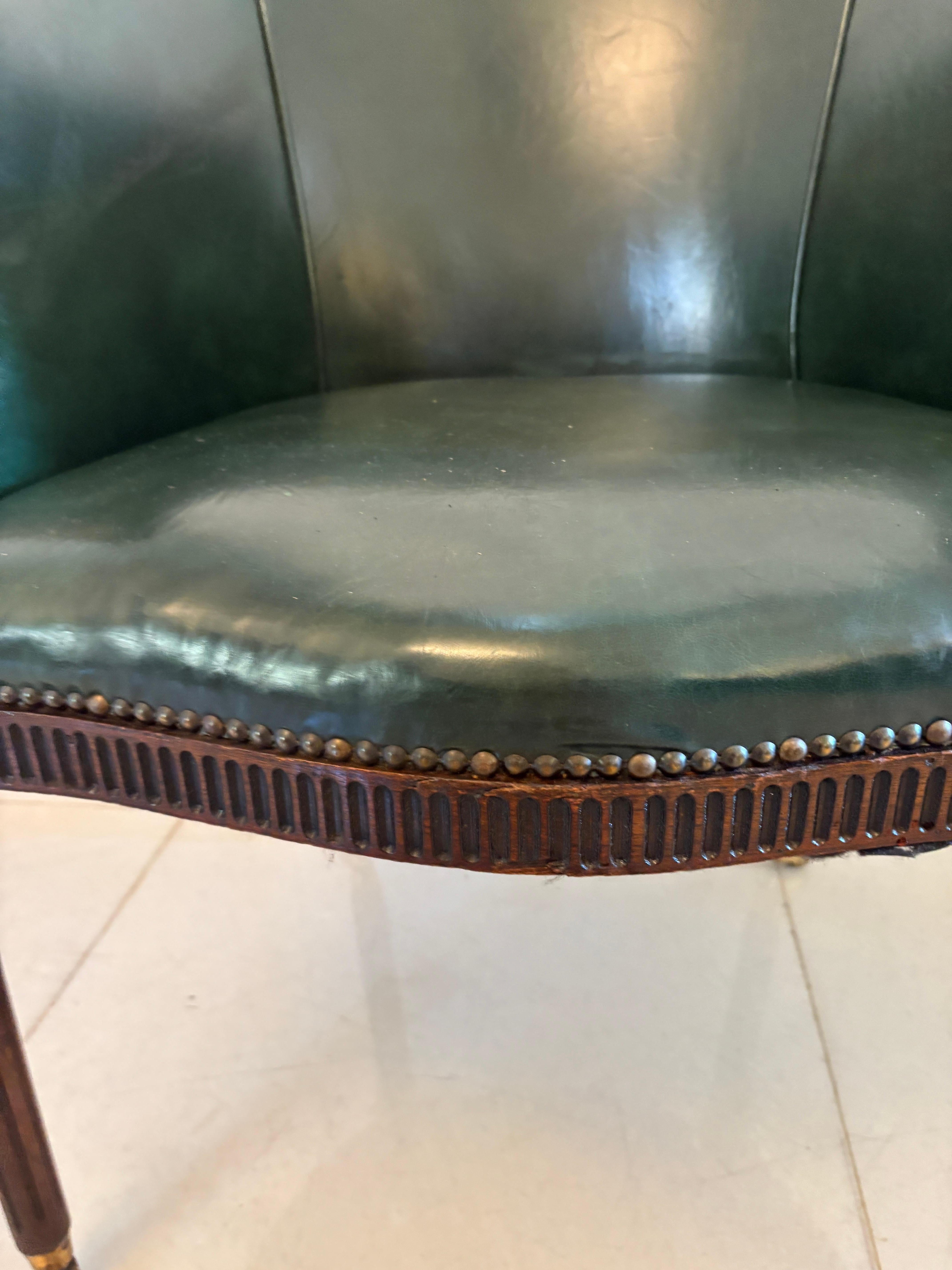 Magnífico par de sillas de escritorio victorianas antiguas de cuero verde siglo XIX en venta
