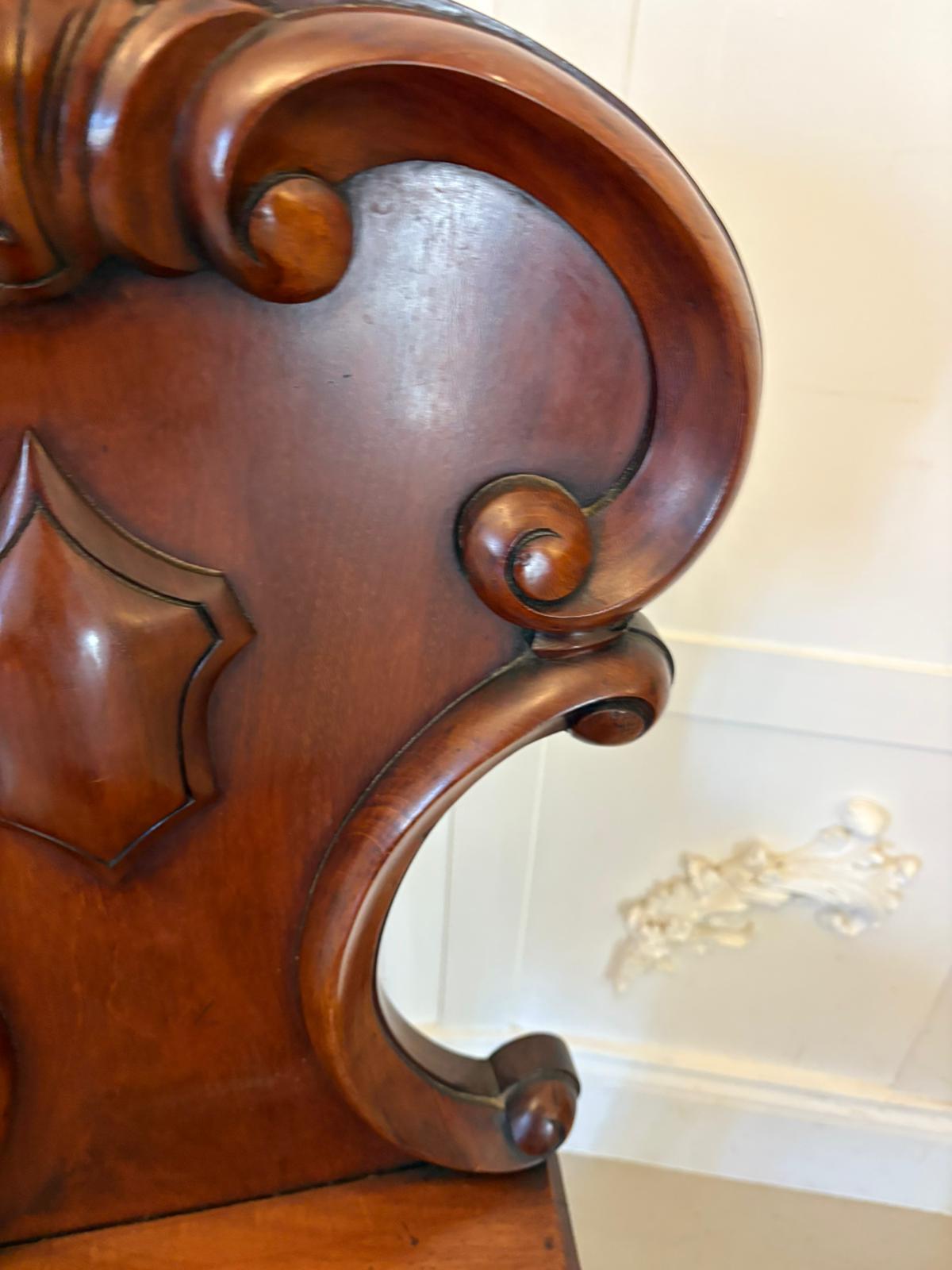 Superb Quality Pair of Antique Victorian Mahogany Hall / Side Chairs Victoriano en venta