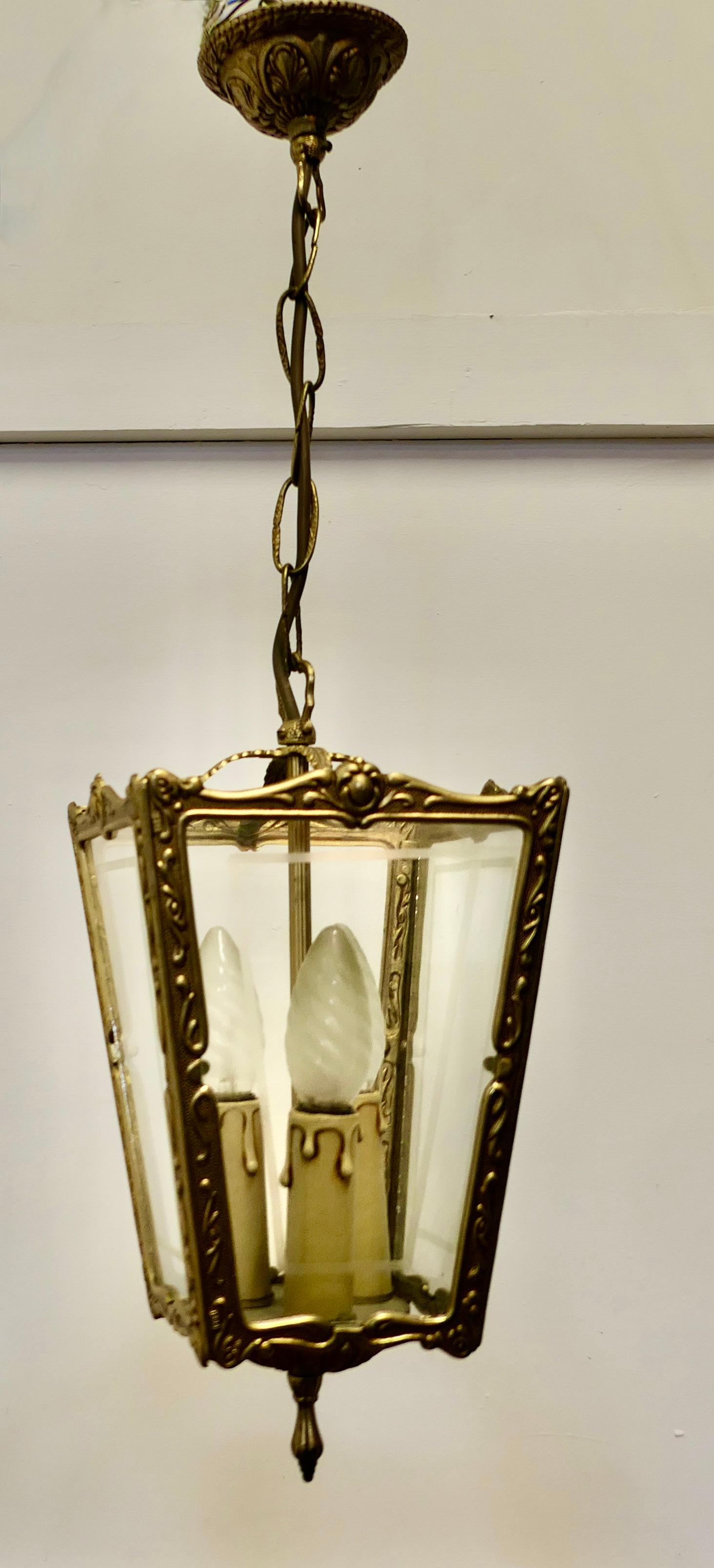 Superb Quality Pair of French Brass and Etched Glass Lanterns  

These lovely lights each have 4 flat glass panels, they are all etched with a border
The lanterns have a triple candle sconce which gives a bright light when lit
The lantern frame is