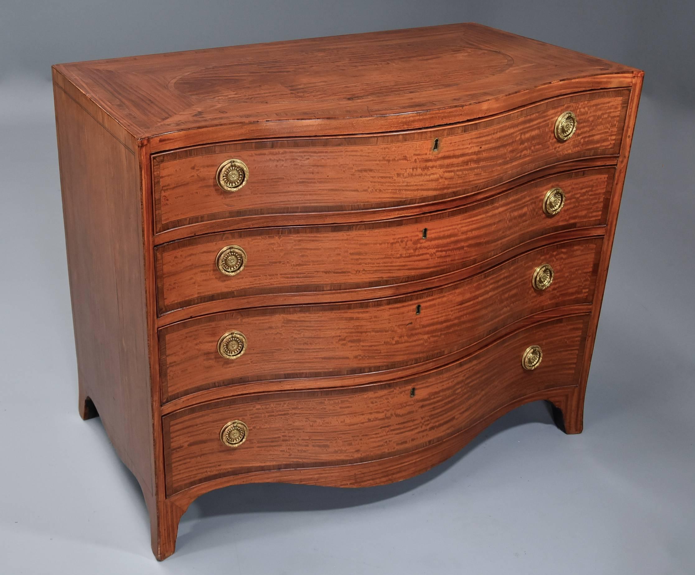 A late 18th century (circa 1790) superb quality serpentine shaped satinwood gentleman's dressing chest (or chest of drawers).

This fine example consists of a finely figured satinwood veneered top, serpentine shaped to the front, with central oval