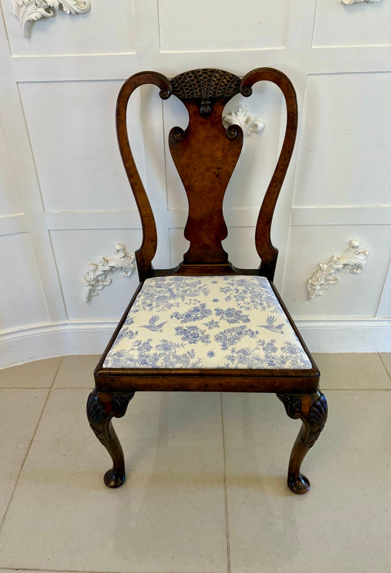 Juego de 6 Sillas de Comedor Antiguas Victorianas de Nogal Tallado de Excelente Calidad en venta 4