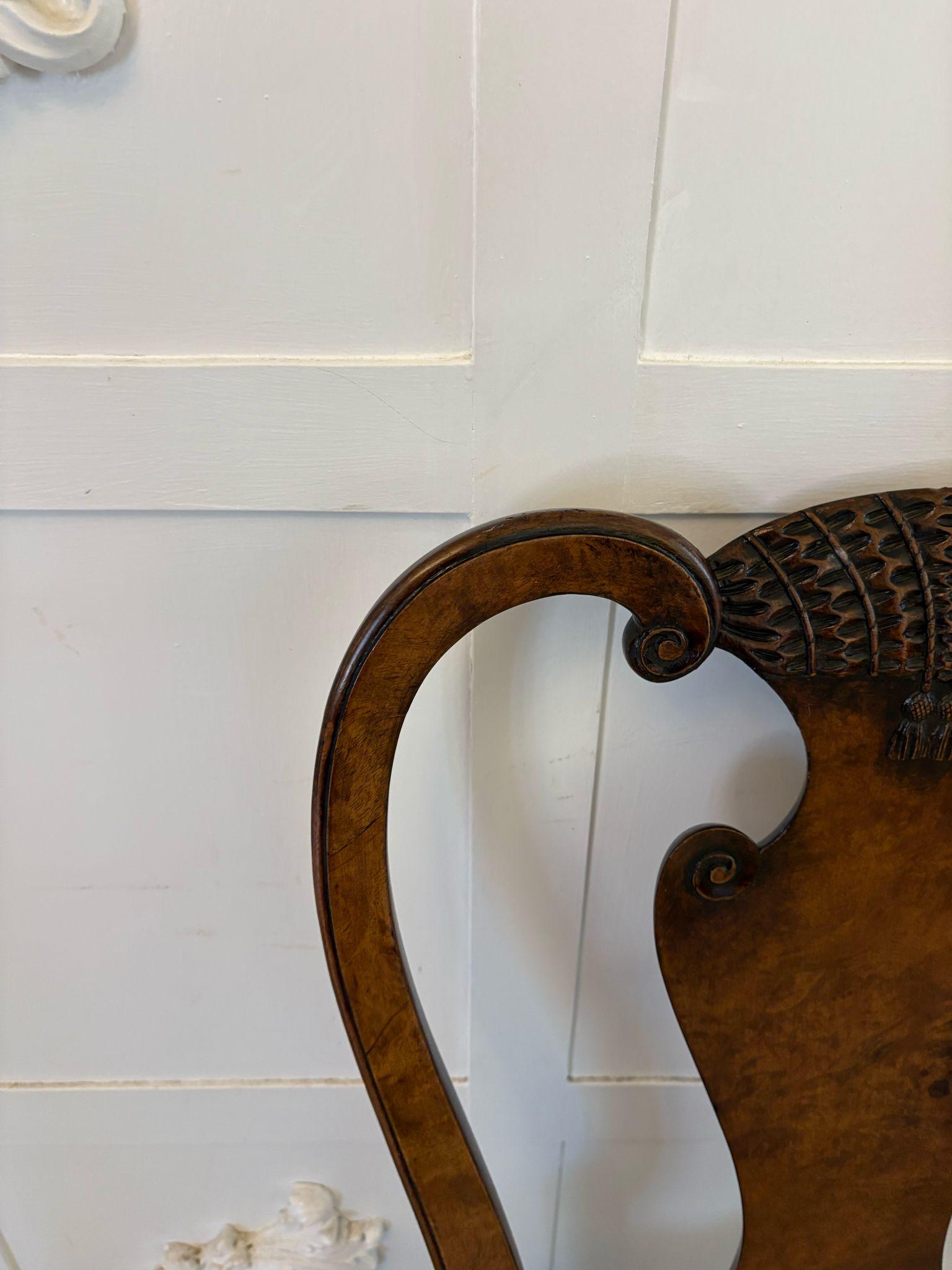 Juego de 6 Sillas de Comedor Antiguas Victorianas de Nogal Tallado de Excelente Calidad en venta 5
