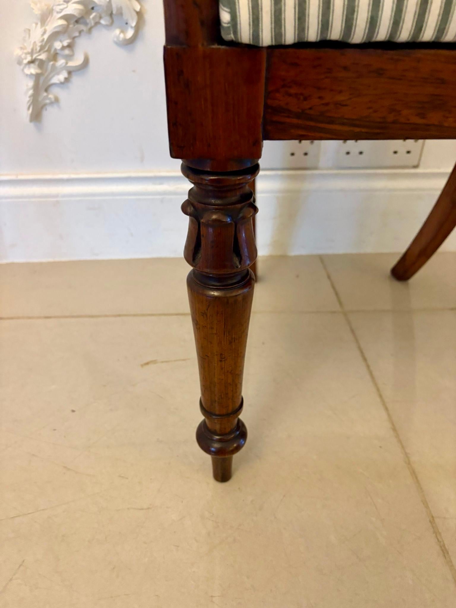 Superbe ensemble de 6 chaises de salle à manger en palissandre de l'époque victorienne en vente 3
