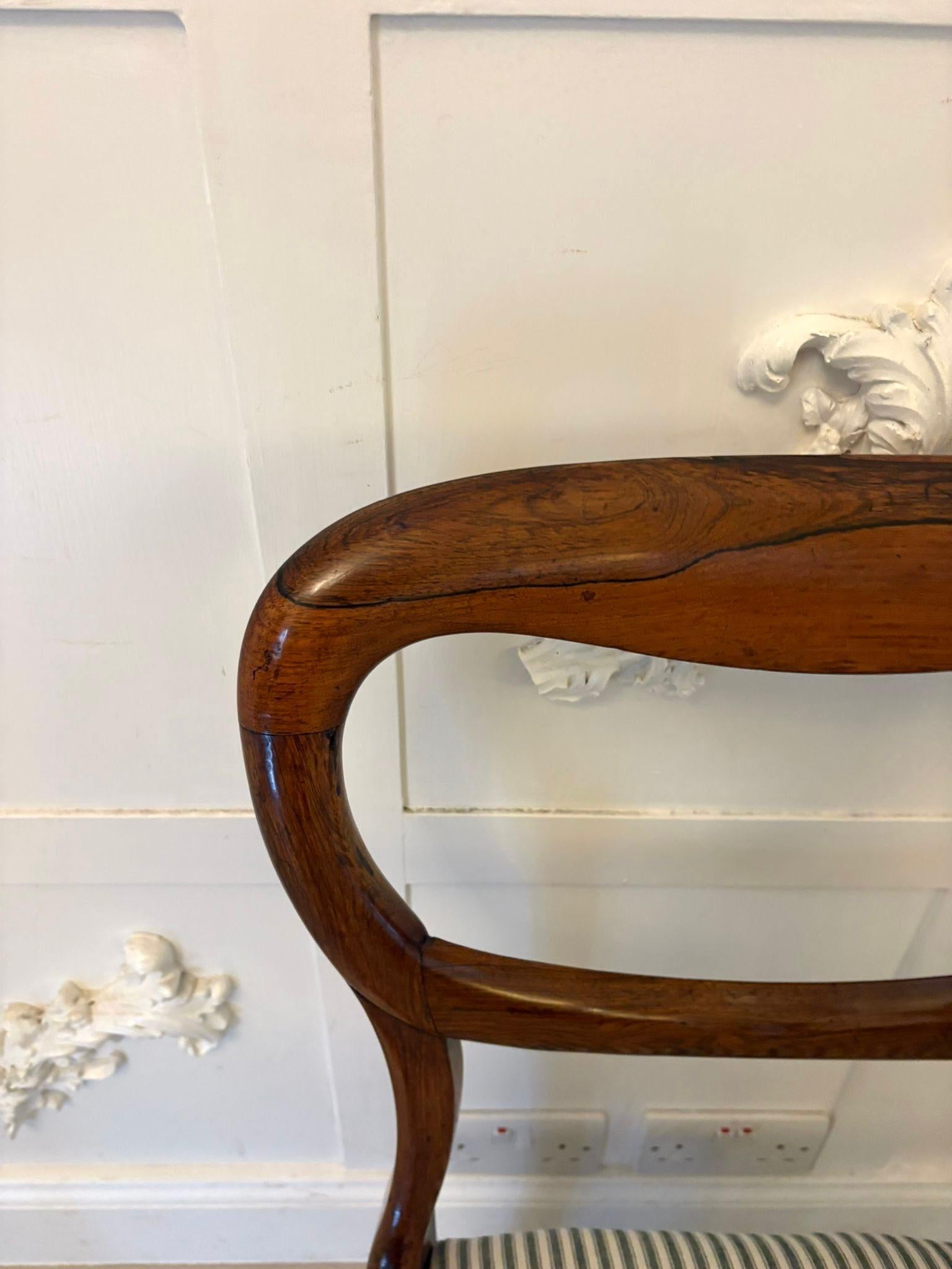Superbe ensemble de 6 chaises de salle à manger en palissandre de l'époque victorienne en vente 2