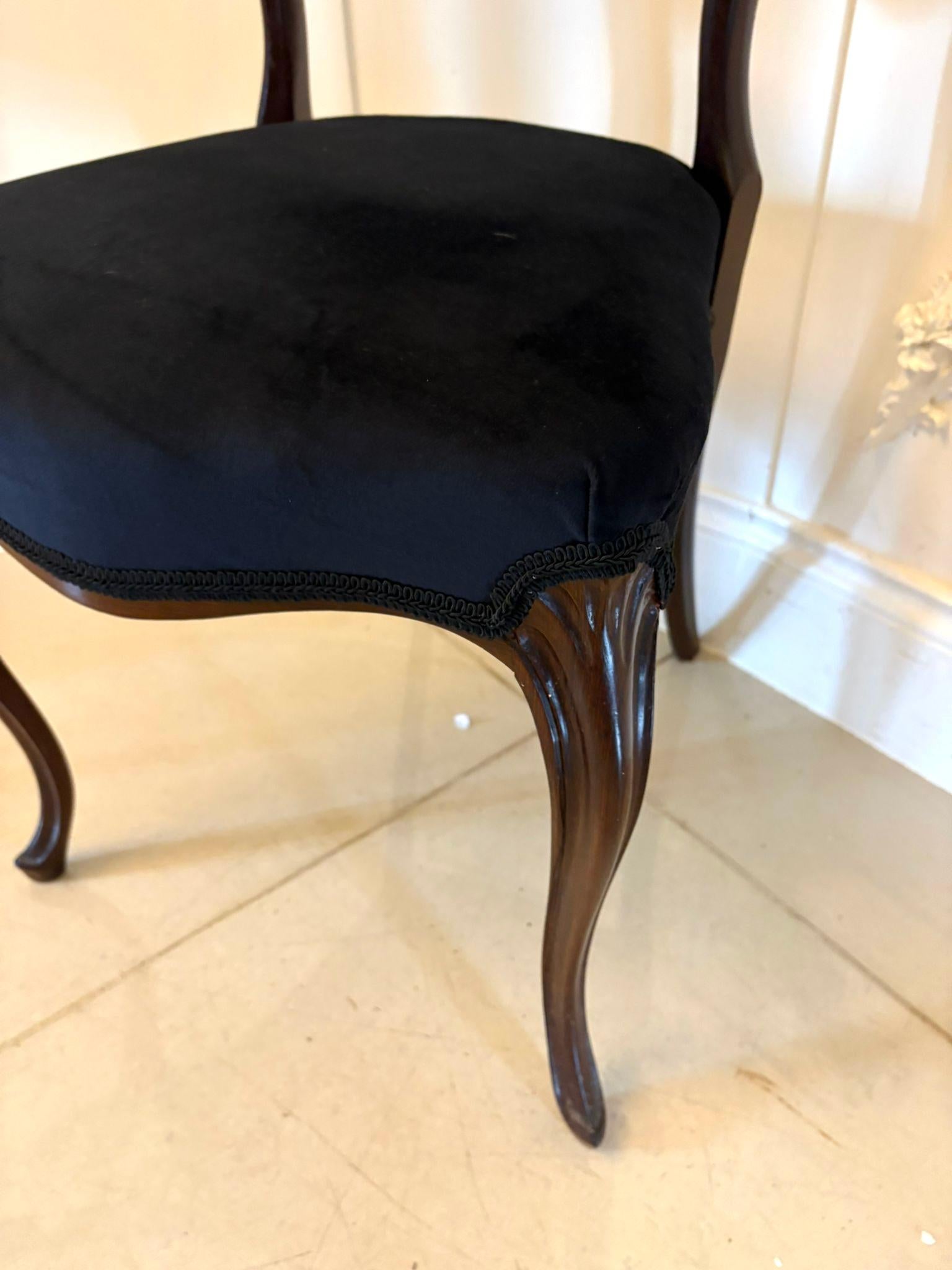Vittoriano Set di dieci sedie da pranzo antiche in palissandro vittoriano di qualità eccellente in vendita