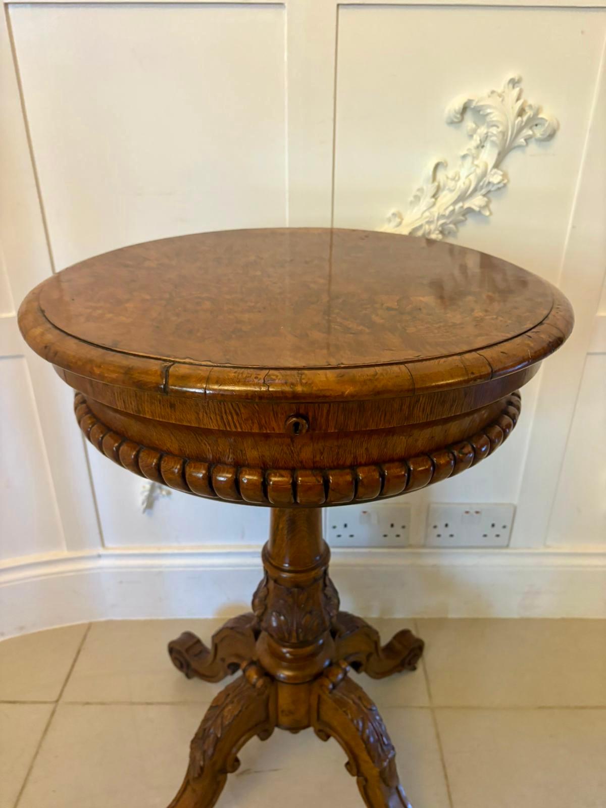 Superbe table à plantes/lampes en ronce de noyer de l'époque victorienne, de qualité exceptionnelle 3