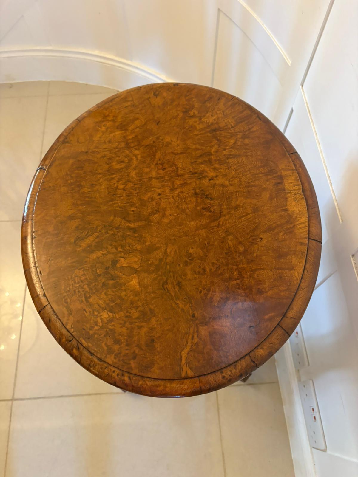 Superbe table à plantes/lampes en ronce de noyer de l'époque victorienne, de qualité exceptionnelle 4