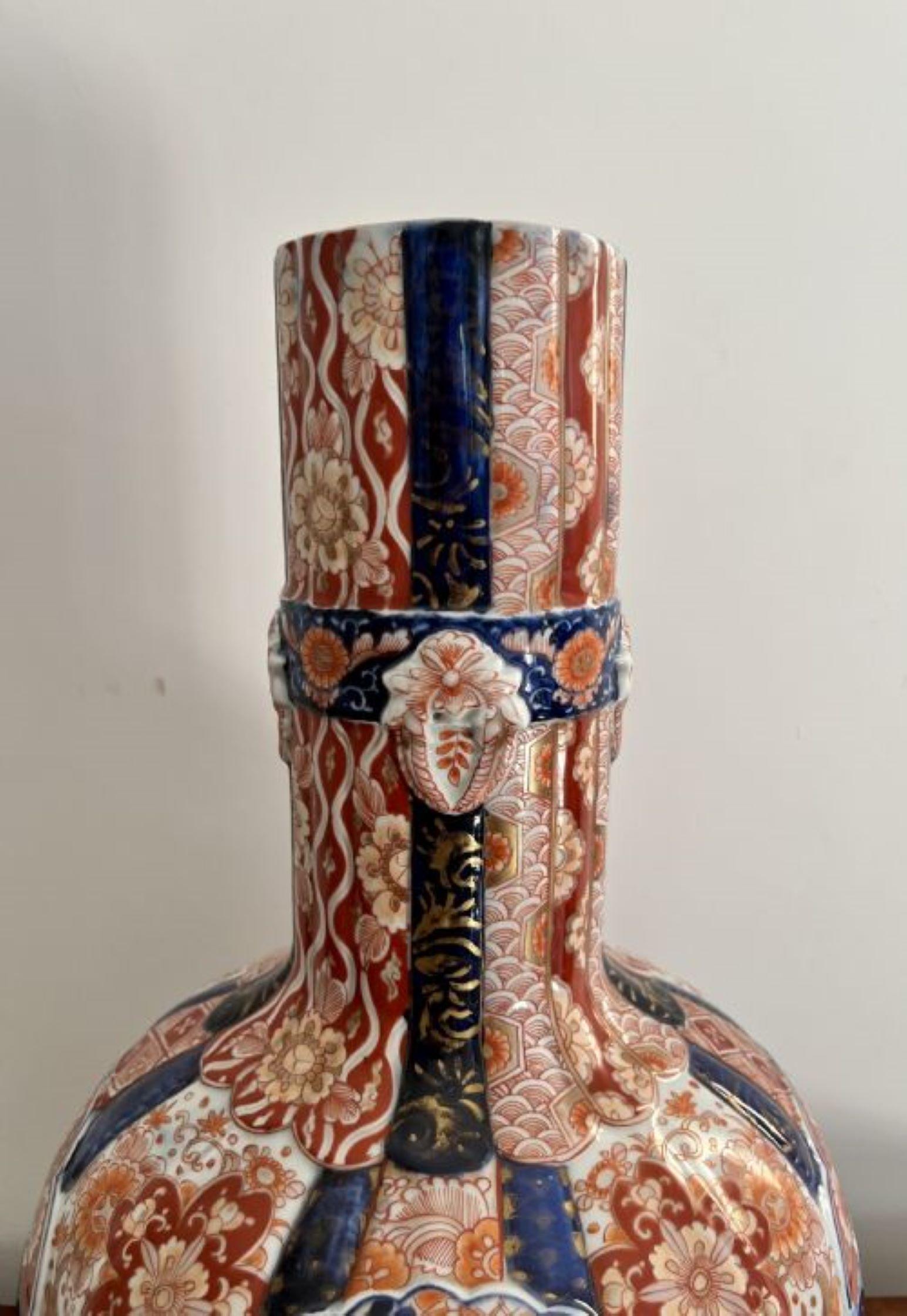 Superb quality unusual large antique 19th century Japanese Imari vase  In Good Condition For Sale In Ipswich, GB