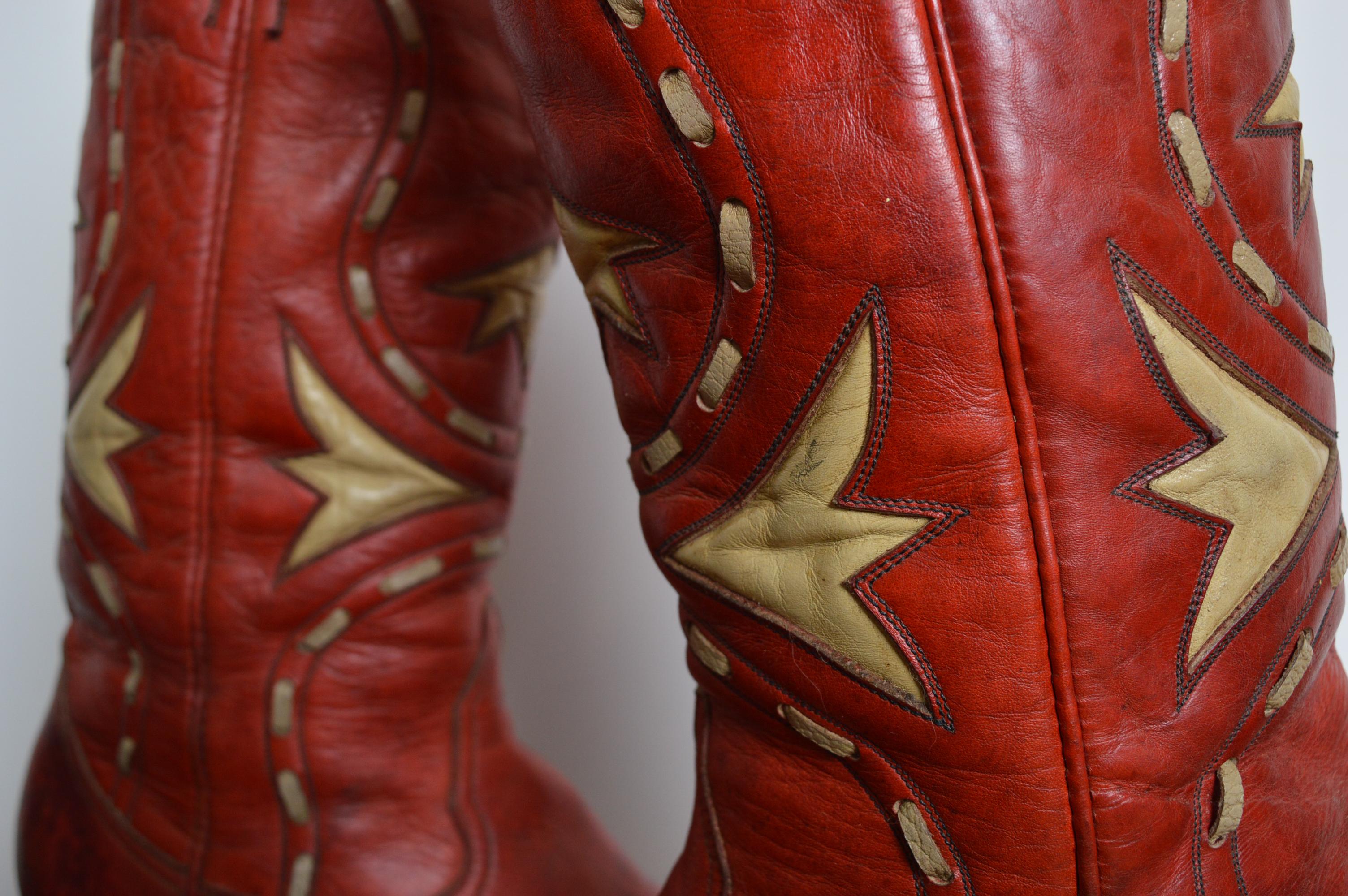Superb Quality Vintage Cowboy Boots in Red & White Leather Circa 1950. For Sale 10
