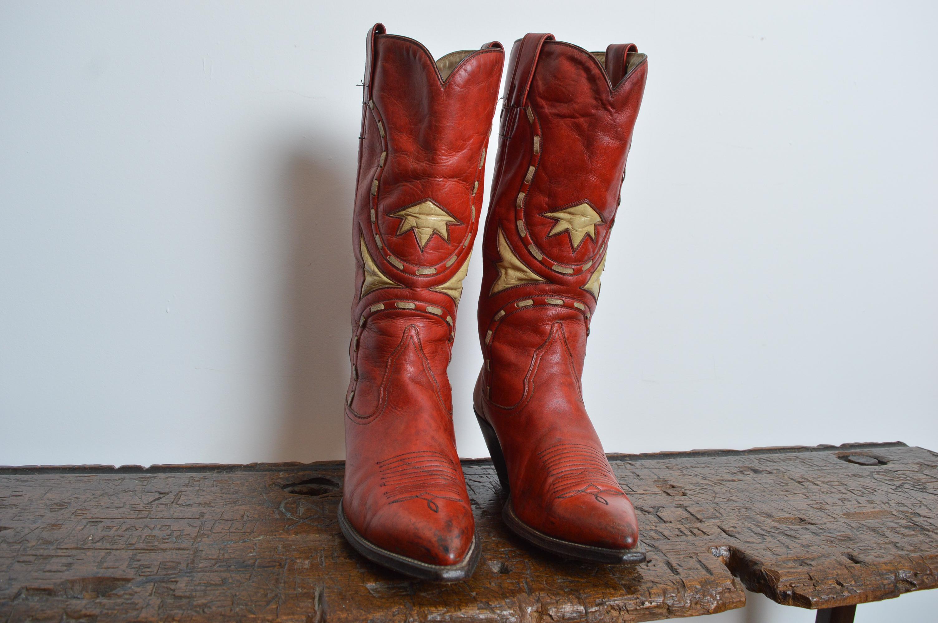 Superb Quality Vintage Cowboy Boots in Red & White Leather Circa 1950. For Sale 11
