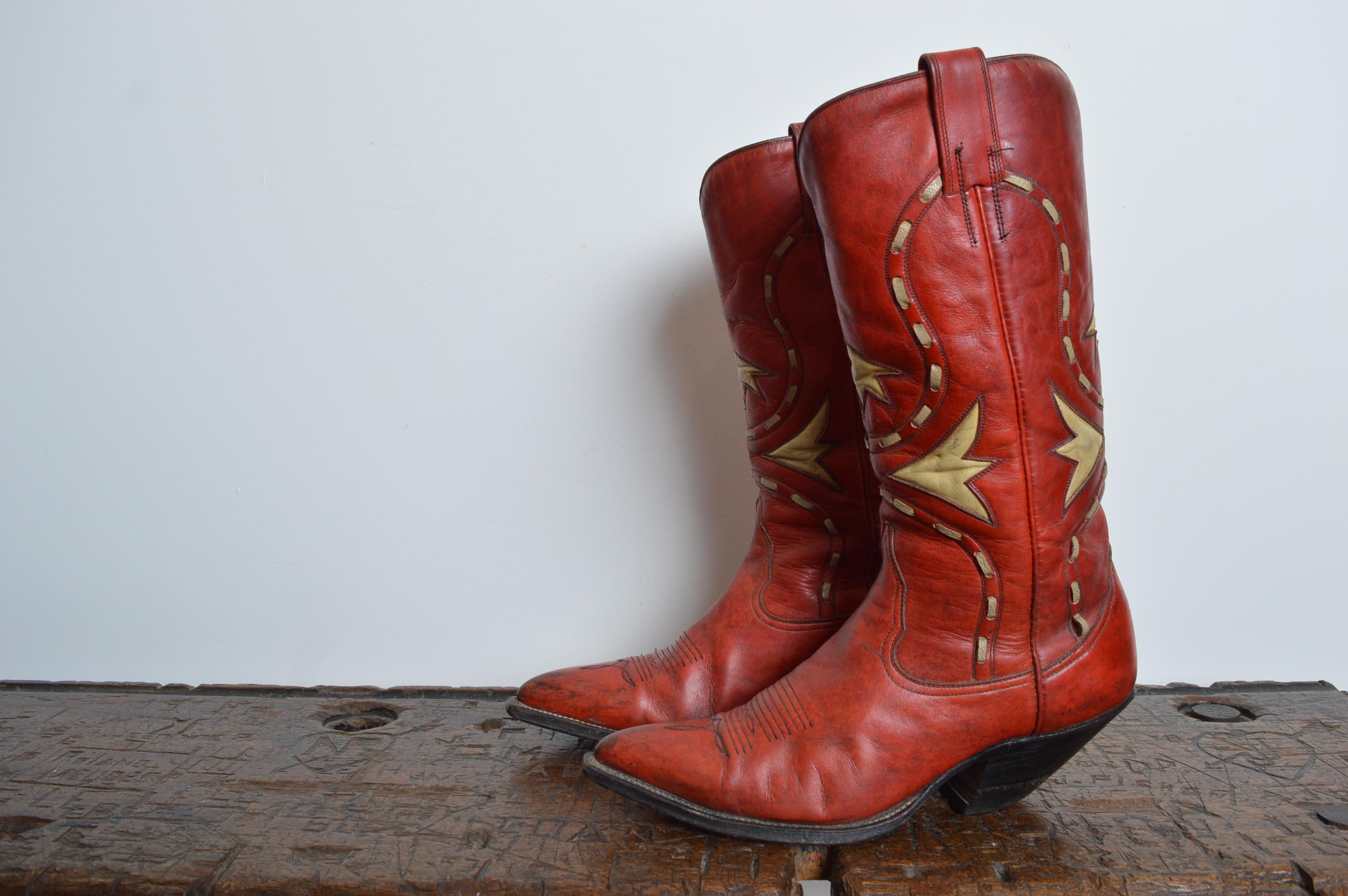 Superb Quality Vintage Cowboy Boots in Red & White Leather Circa 1950. For Sale 14
