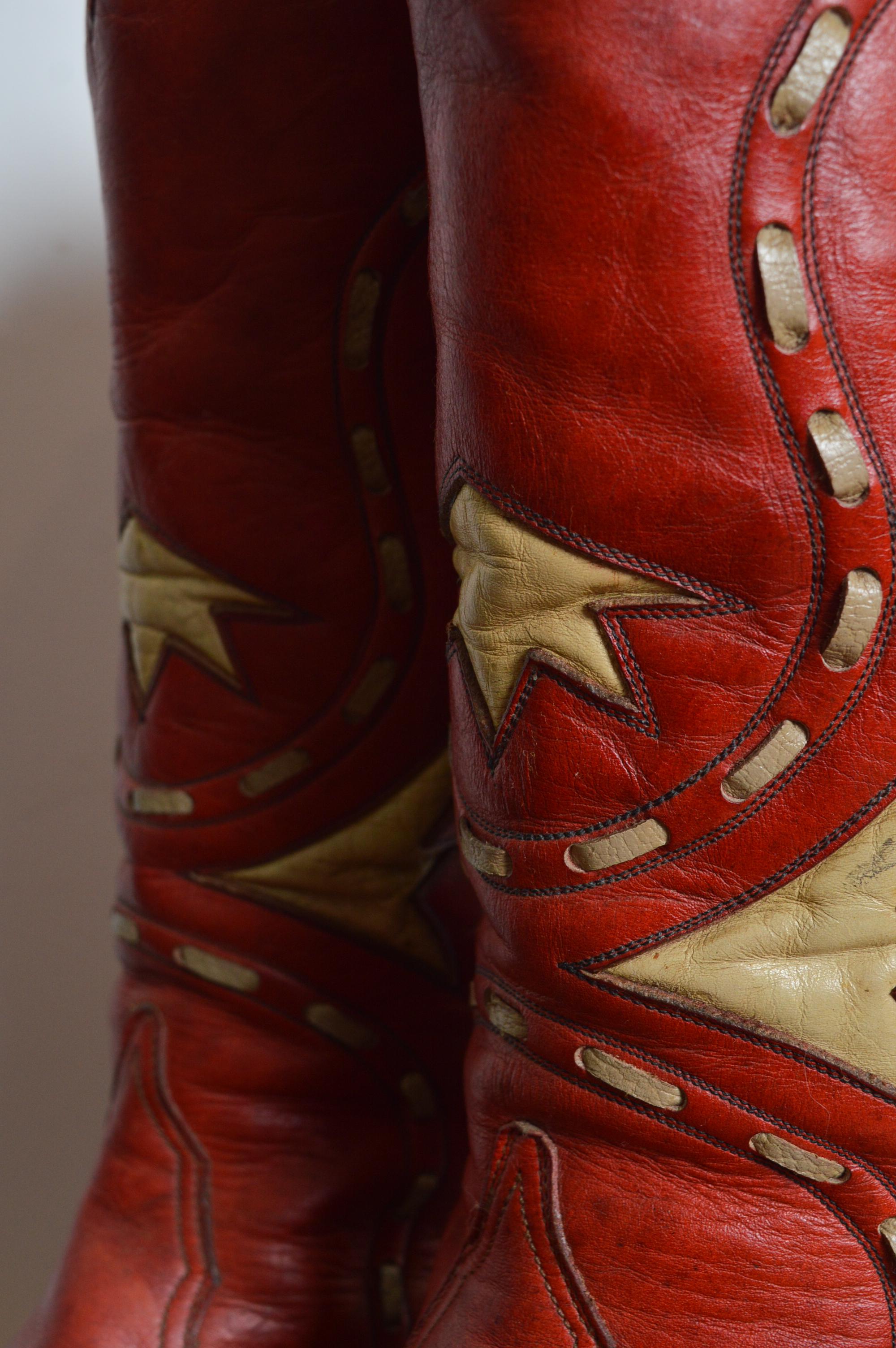 Superb Quality Vintage Cowboy Boots in Red & White Leather Circa 1950. In Good Condition For Sale In Sheffield, GB
