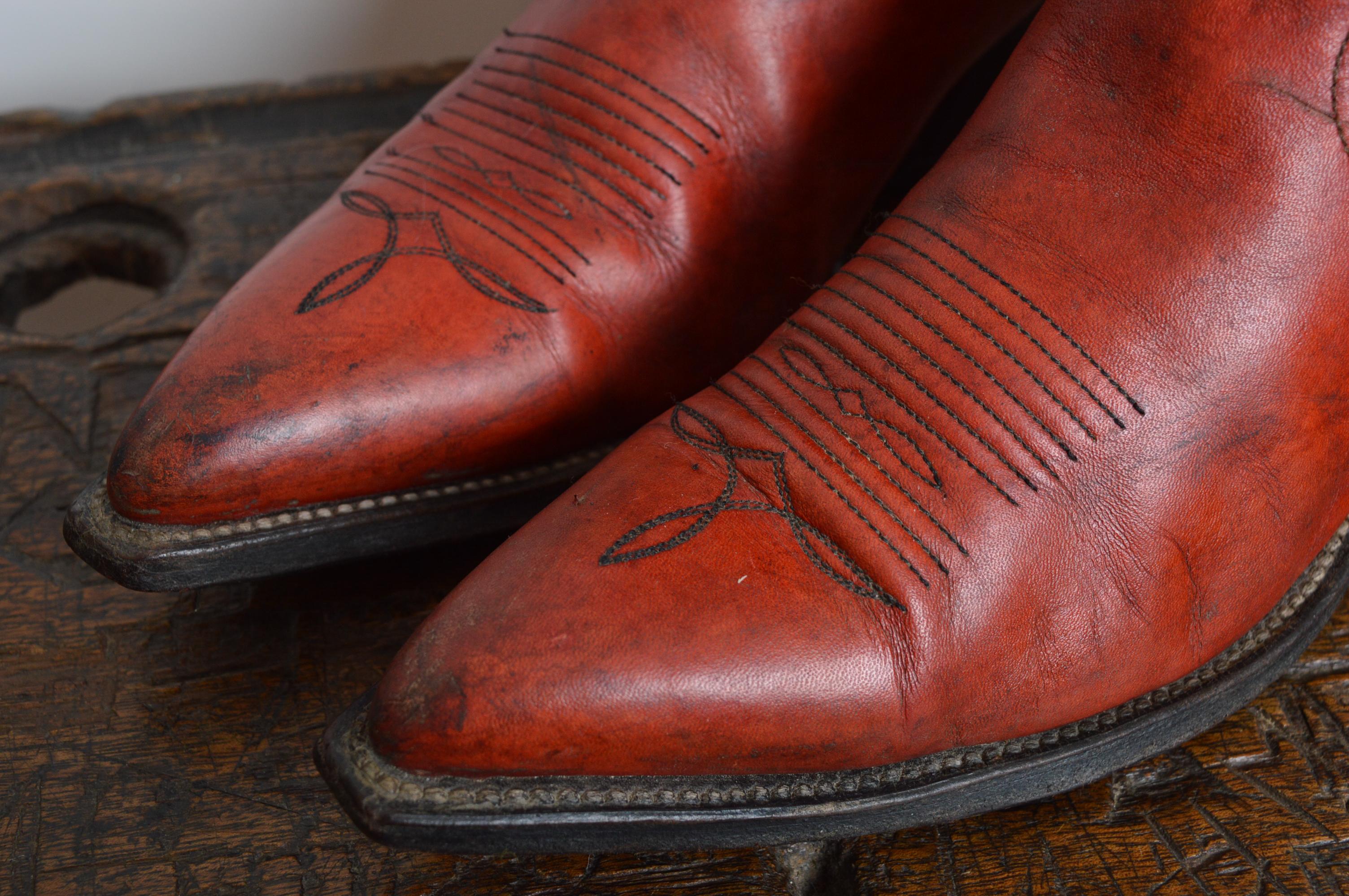 Women's or Men's Superb Quality Vintage Cowboy Boots in Red & White Leather Circa 1950. For Sale