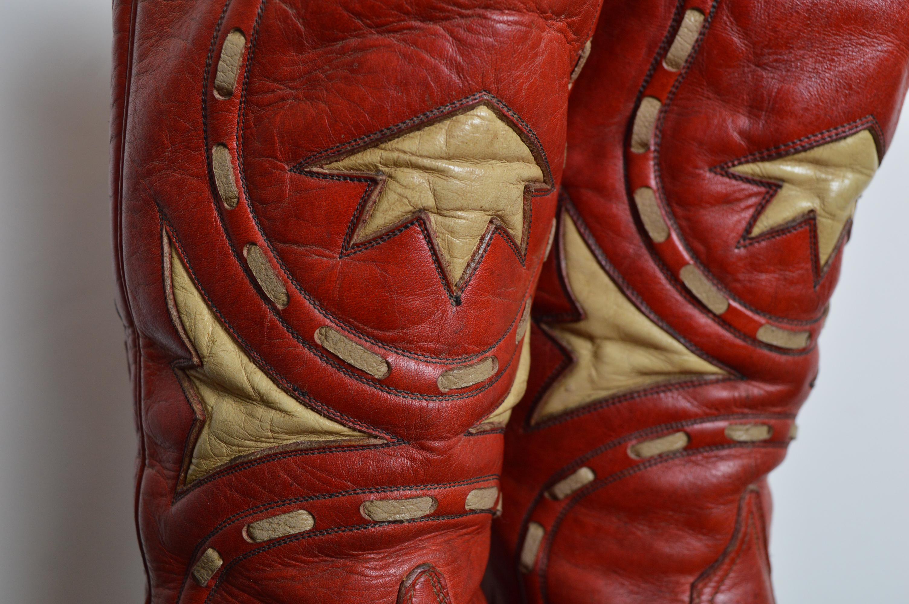 Superb Quality Vintage Cowboy Boots in Red & White Leather Circa 1950. For Sale 2