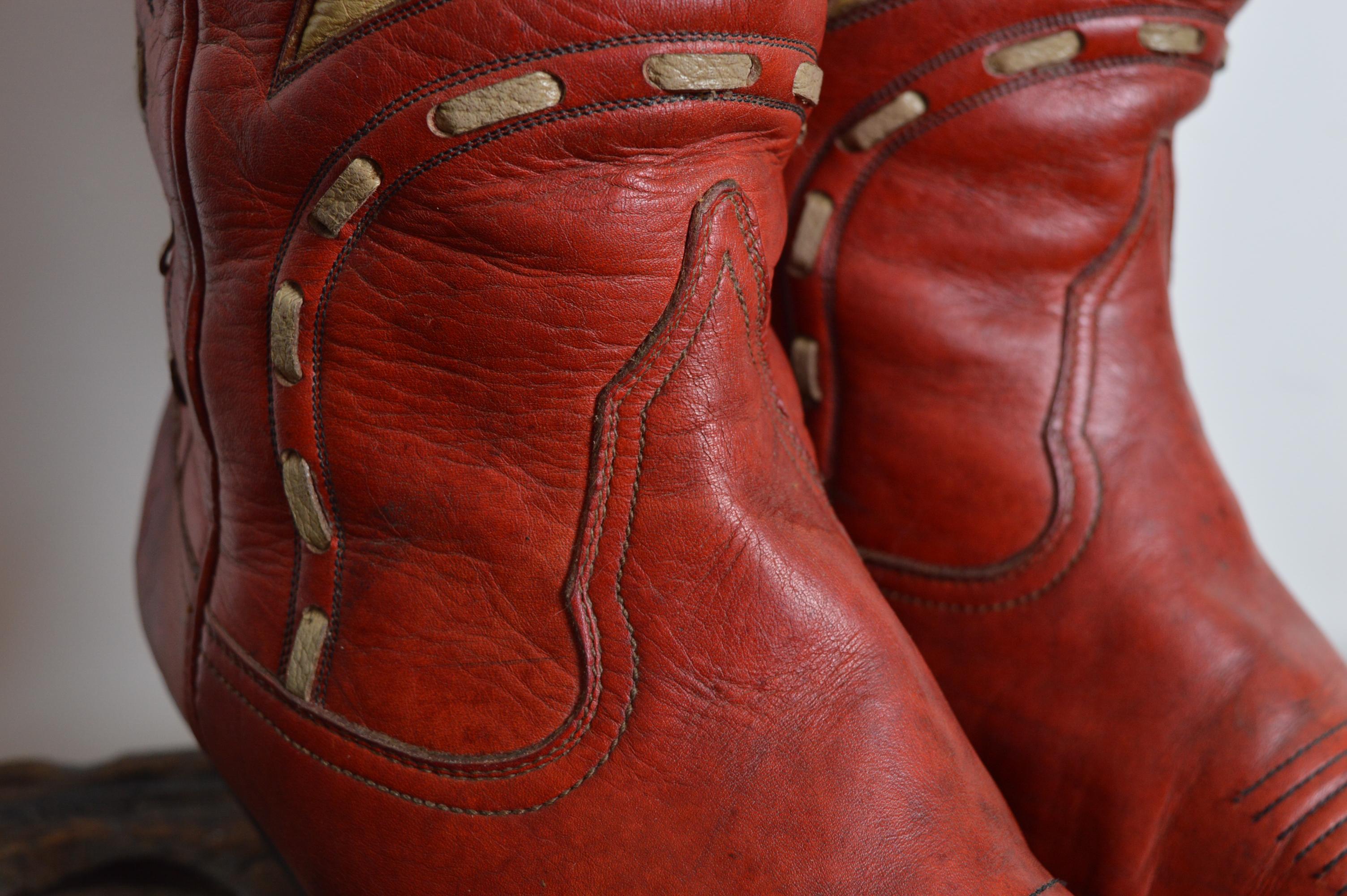 Superb Quality Vintage Cowboy Boots in Red & White Leather Circa 1950. For Sale 3