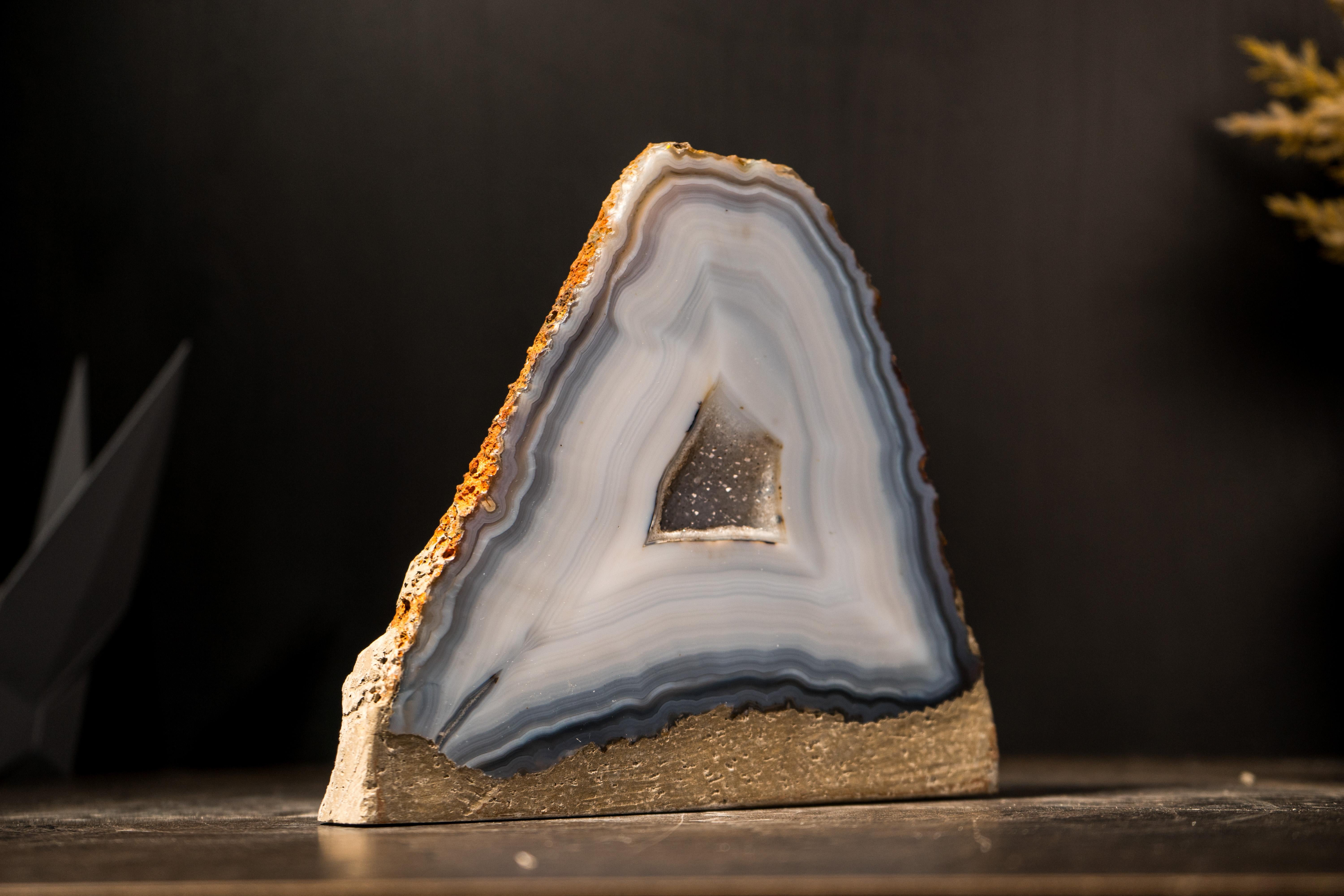 Brésilien Rare géode d'agate dentelle bleue et blanche, agate de qualité collection en vente