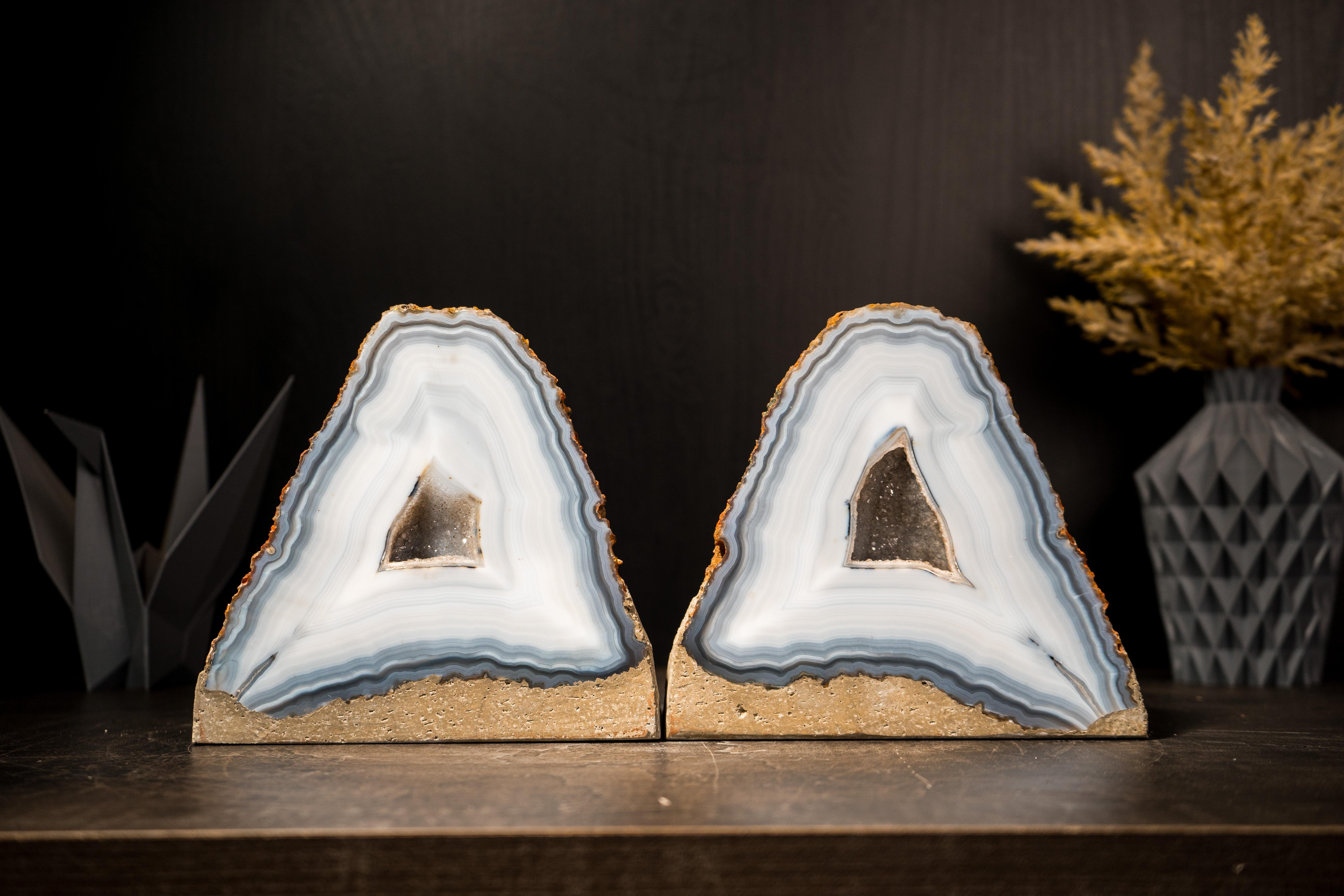 Coppia di rari geodi di agata blu e bianca, agate intatte e naturali In condizioni Nuovo in vendita a Ametista Do Sul, BR