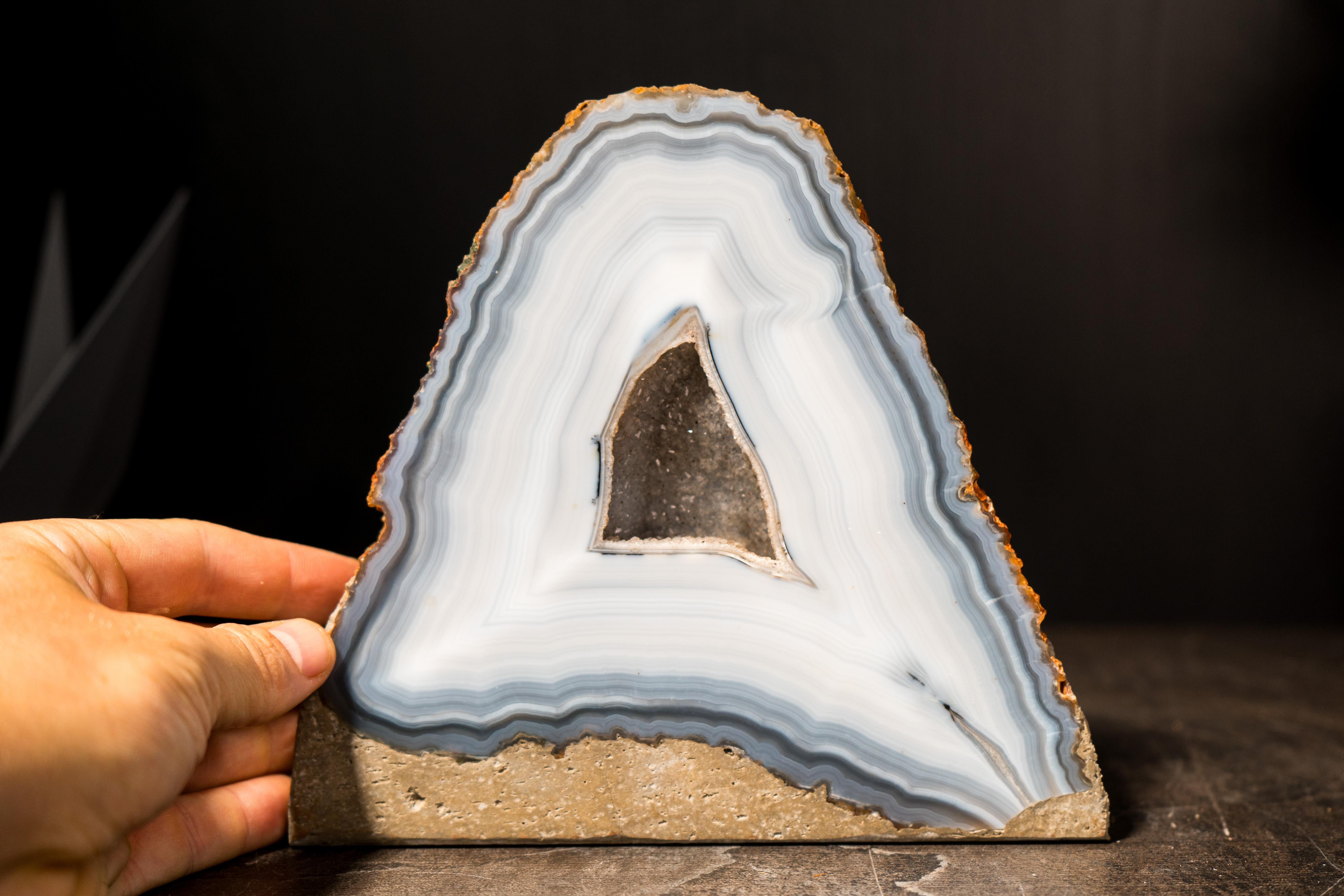 Cristallo Raro geode di agata blu e bianco con lacci intatti proveniente dal Brasile in vendita
