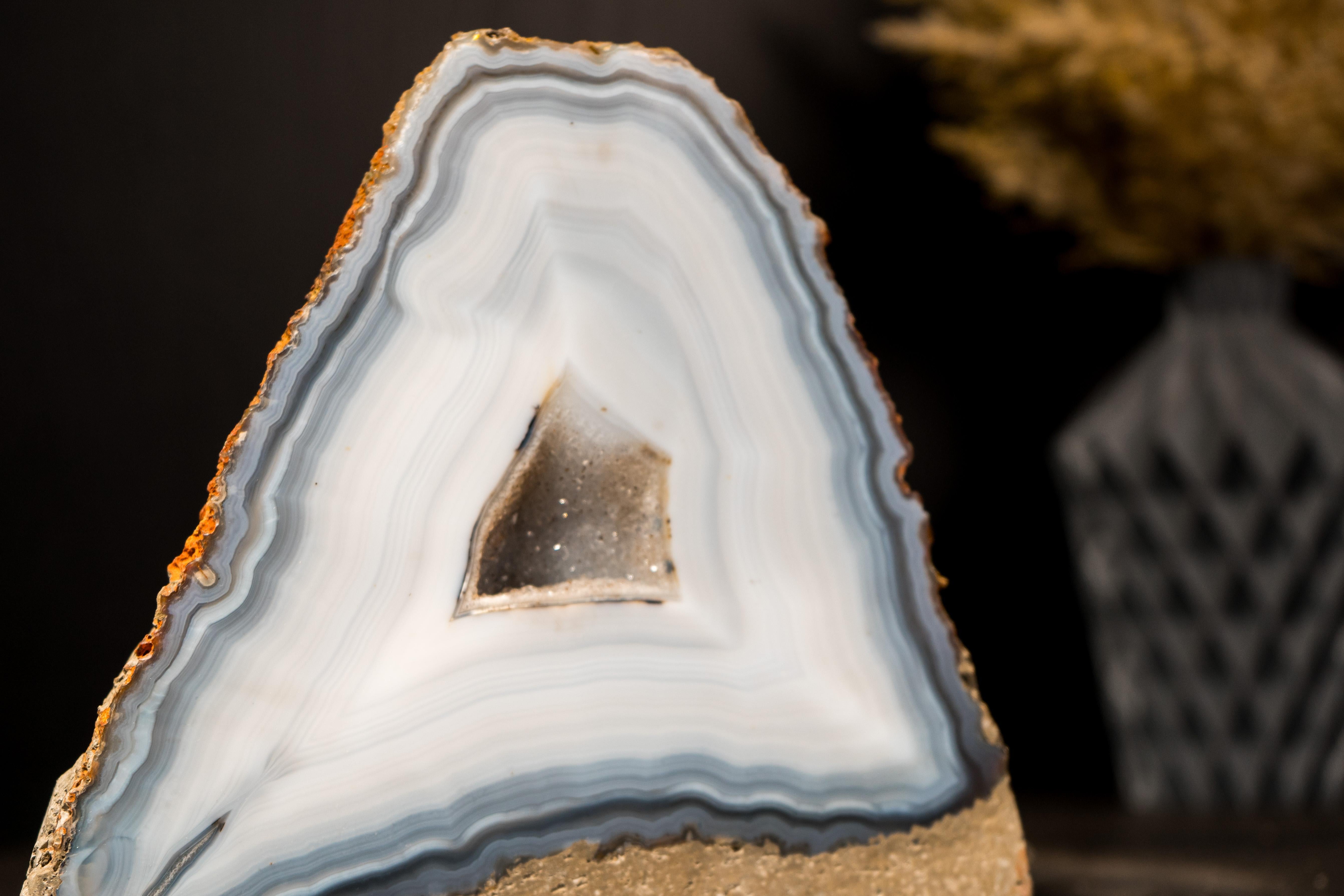 Rare géode d'agate dentelle bleue et blanche, agate de qualité collection en vente 1