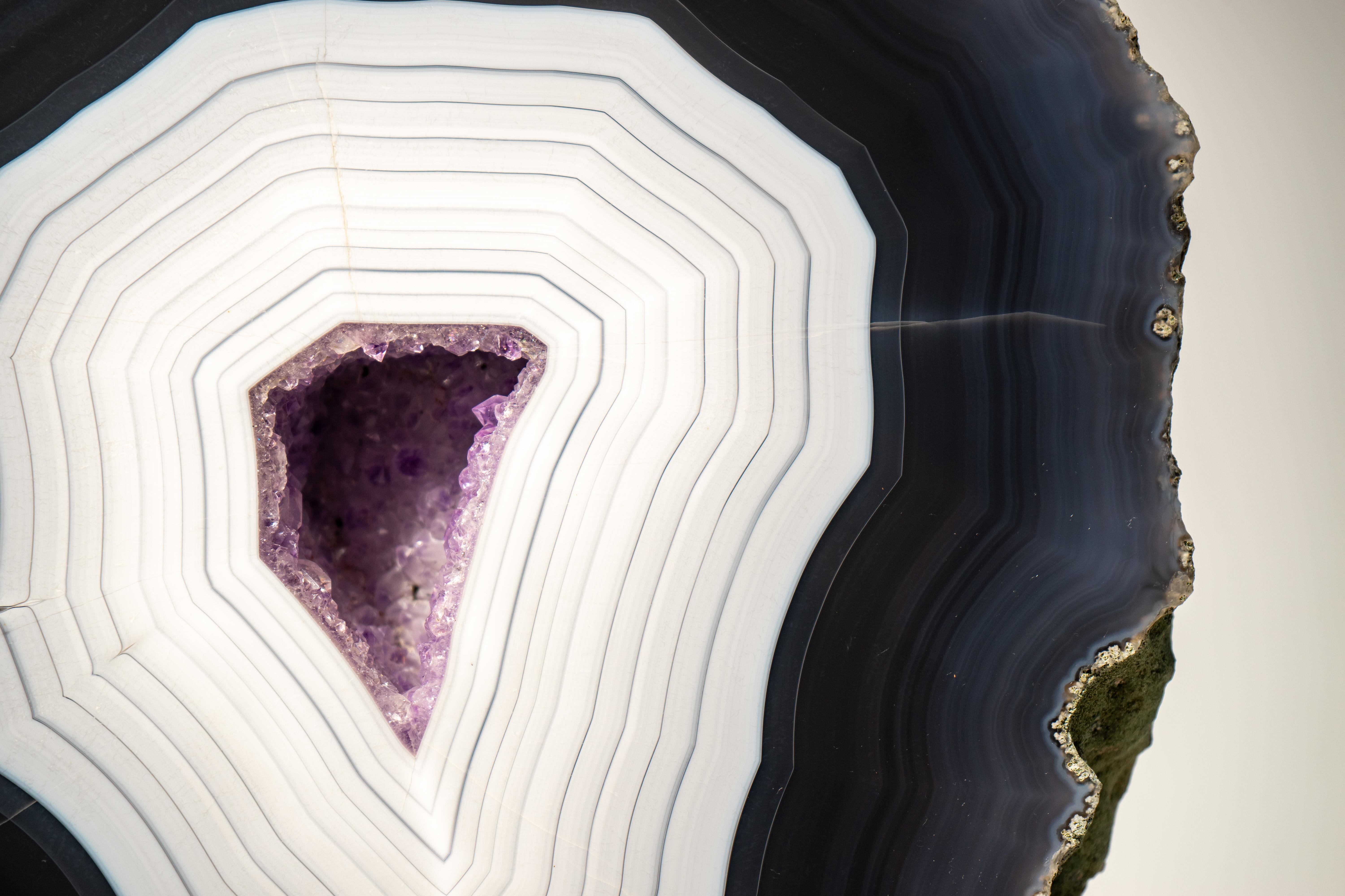 Superbo e raro geode di agata blu scuro e bianco In condizioni Nuovo in vendita a Ametista Do Sul, BR