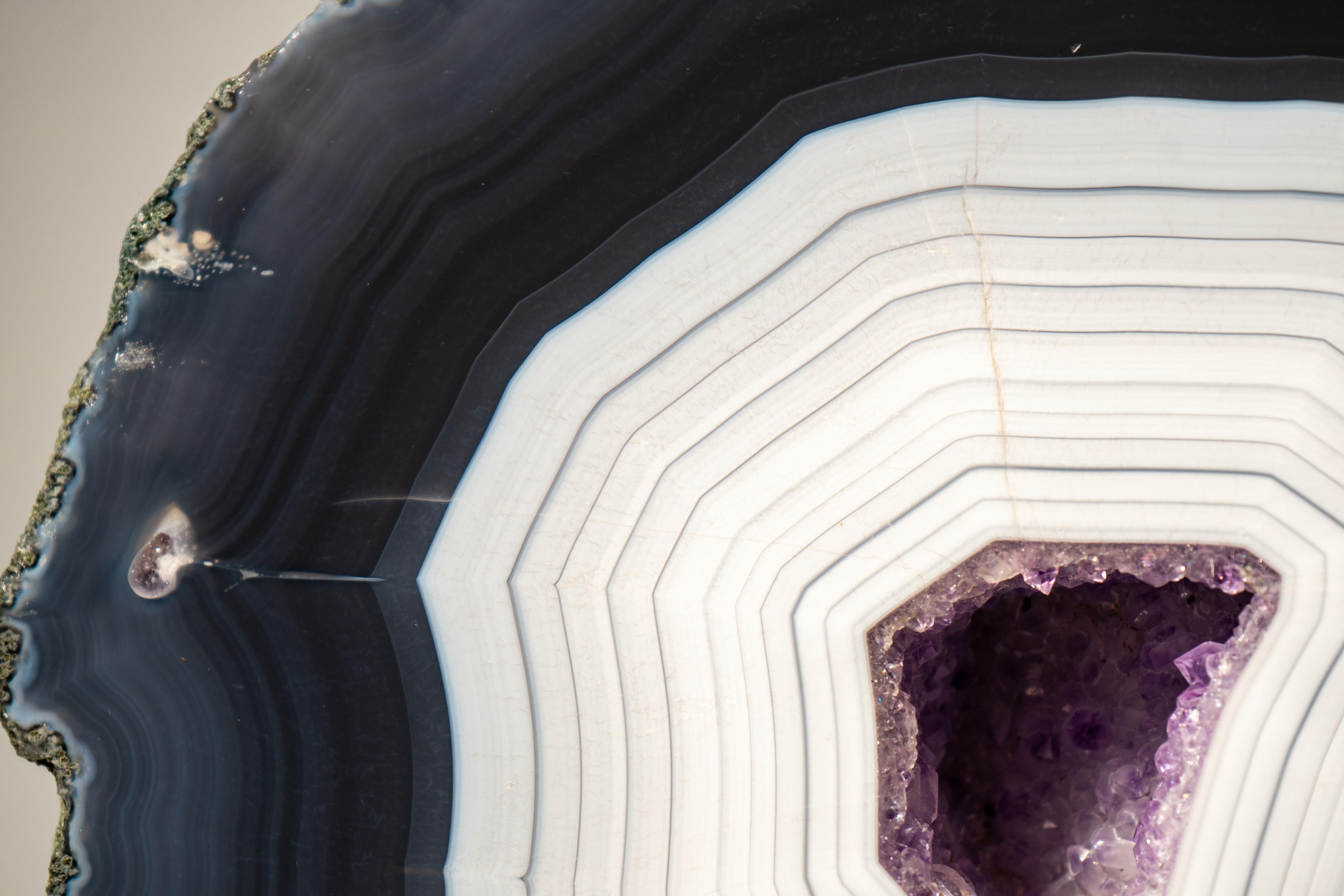 XXI secolo e contemporaneo Superbo e raro geode di agata blu scuro e bianco in vendita