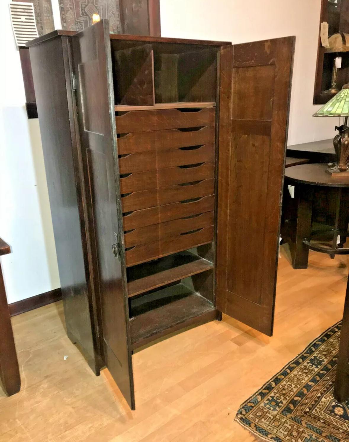 Arts and Crafts SUPERB  Armadio Gustav Stickley  c. 1904  in ottime condizioni - W7216 in vendita