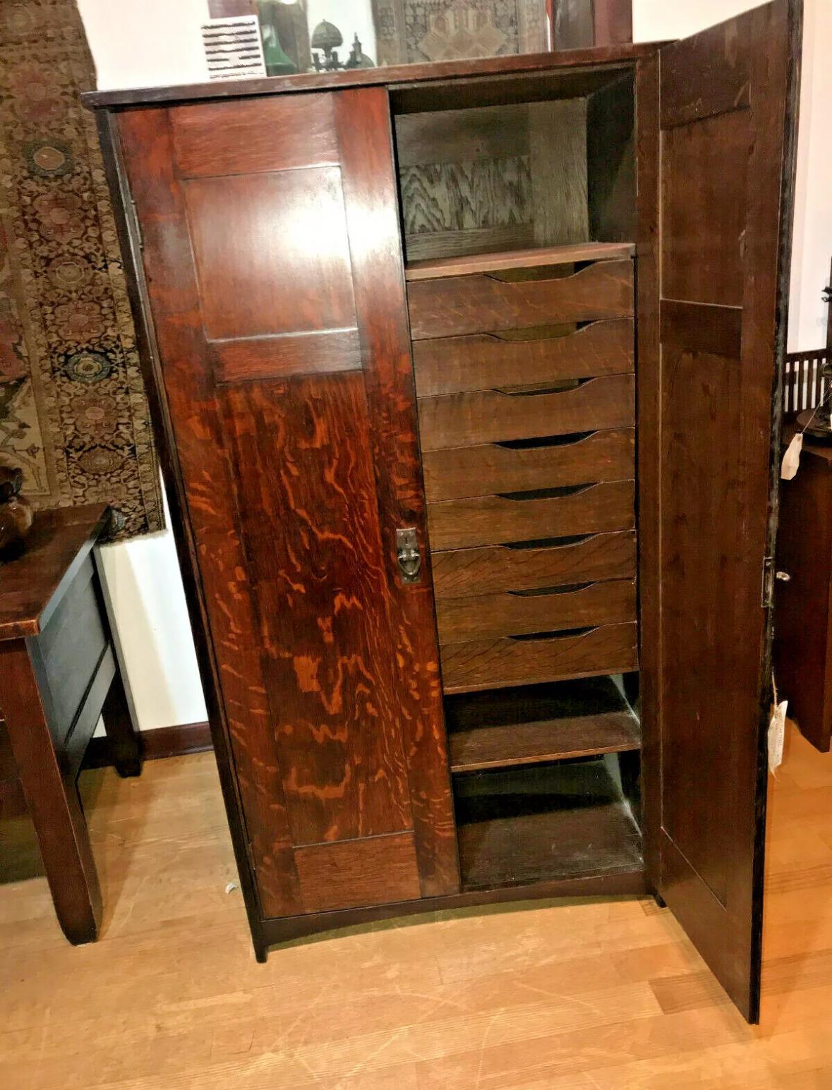Americano SUPERB  Armadio Gustav Stickley  c. 1904  in ottime condizioni - W7216 in vendita