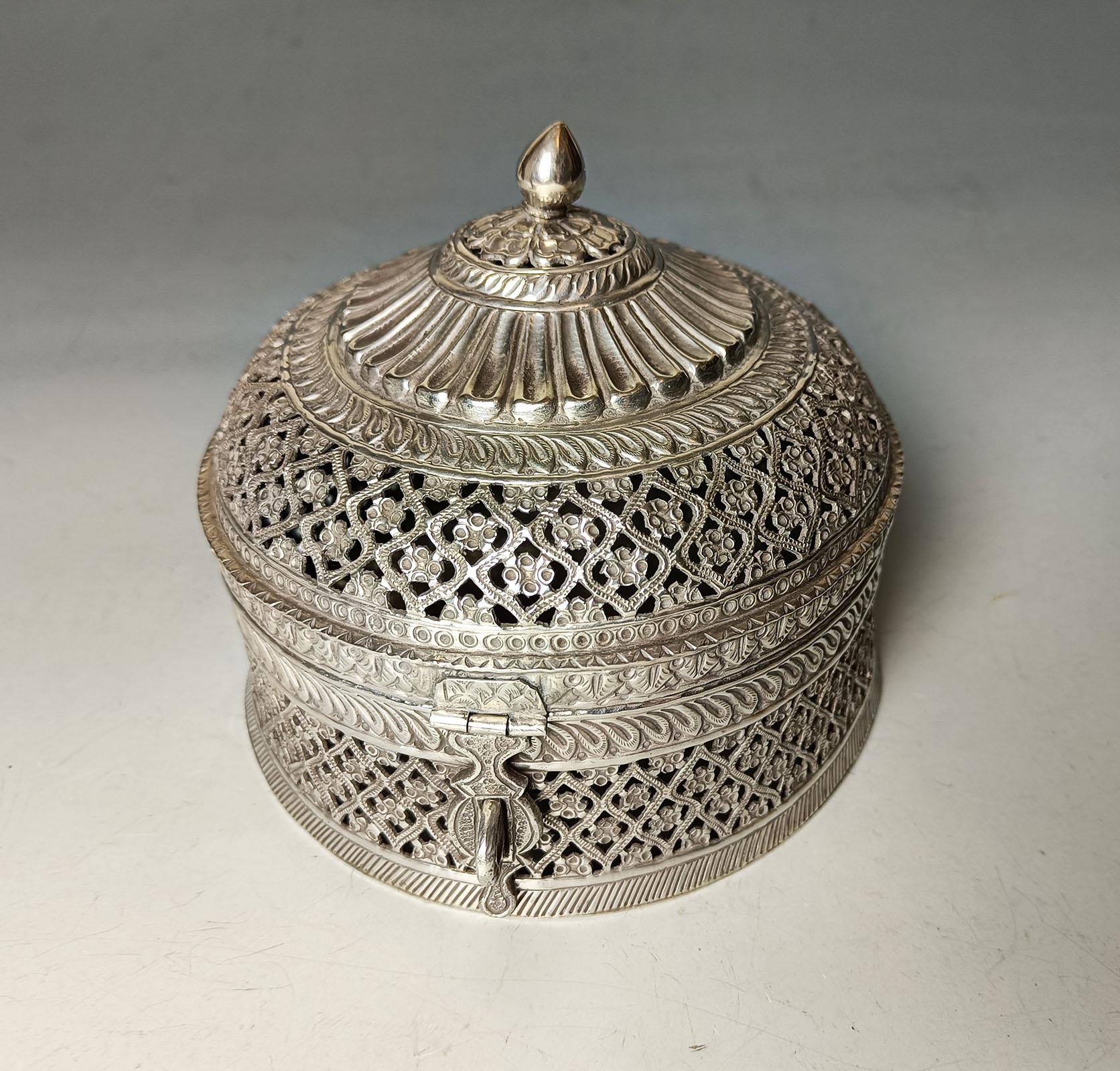 Superb large Indian mughal style repoussé and pierced silver   
Paan (Betel ) box.
A beautiful circular silver box with domed top with pierced  floral design and fine geometric repousse embossed and chiselled  decoration the domed lid which rises to