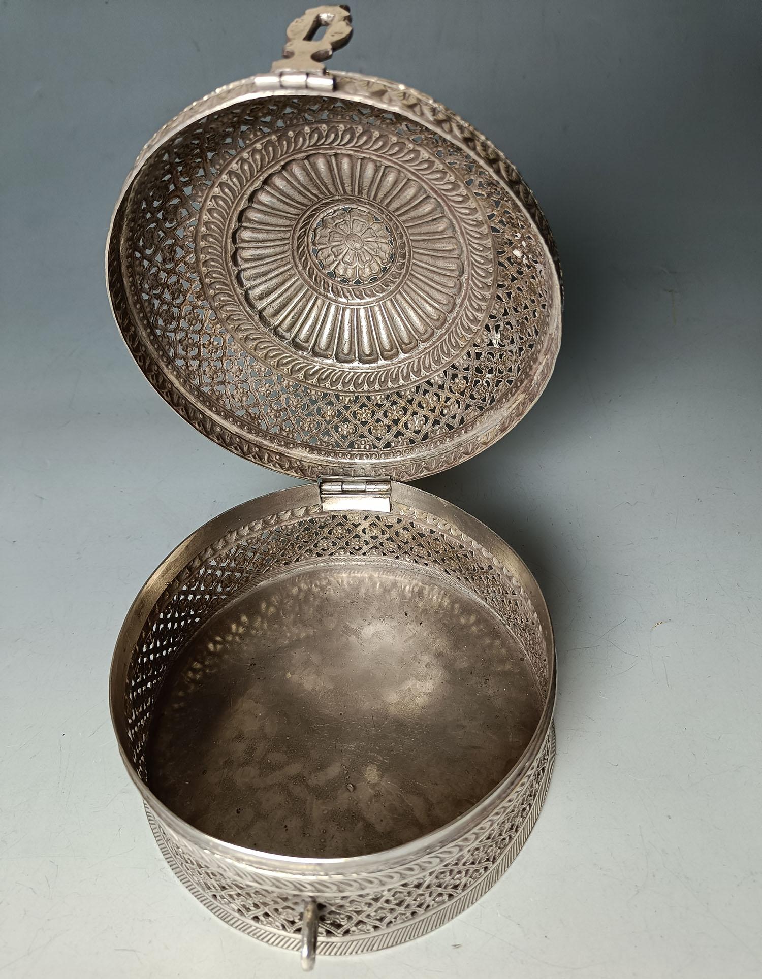 Superb Rare large Indian Mughal Silver Paan Box Antiques Asian Art In Good Condition In London, GB