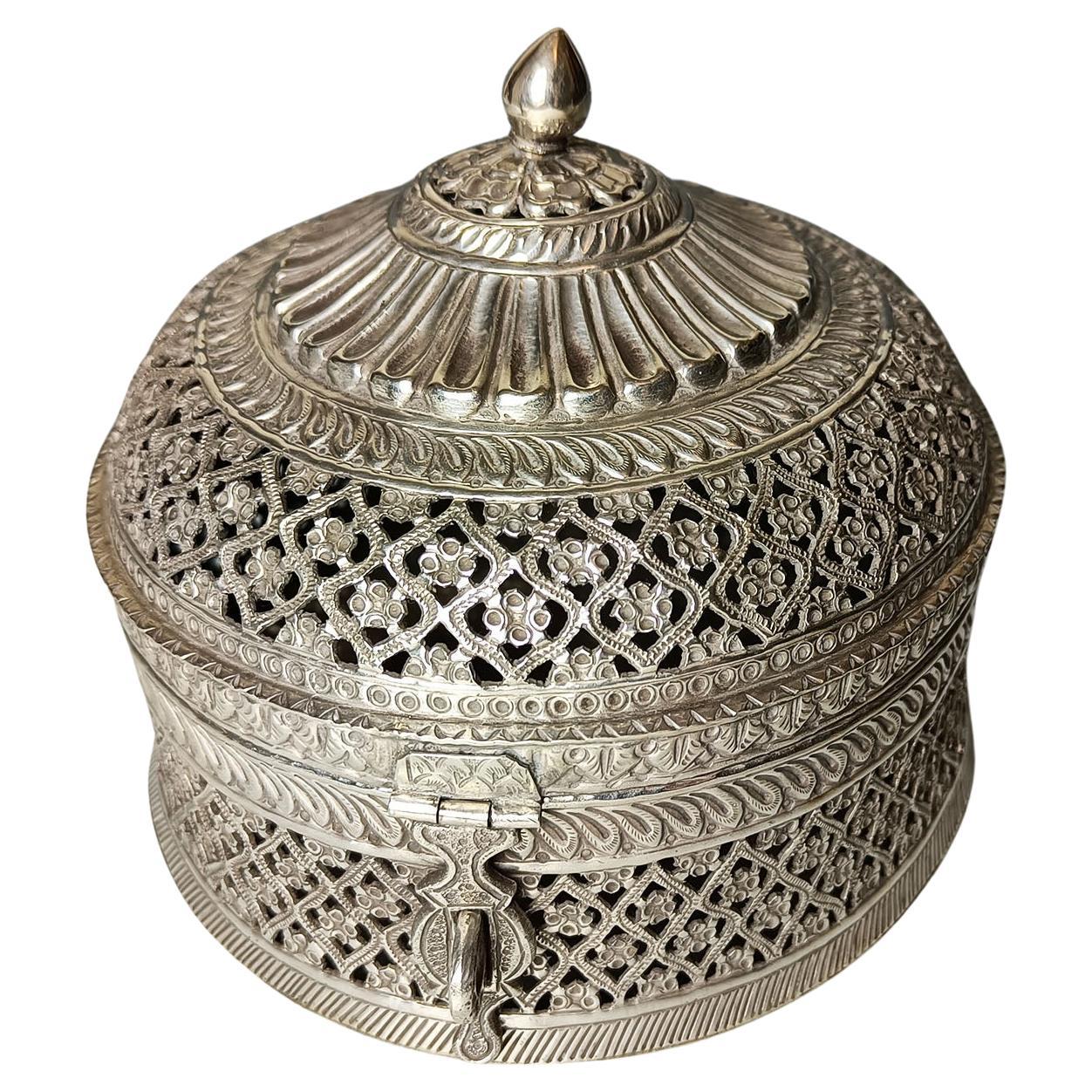 Superb Rare large Indian Mughal Silver Paan Box Antiques Asian Art
