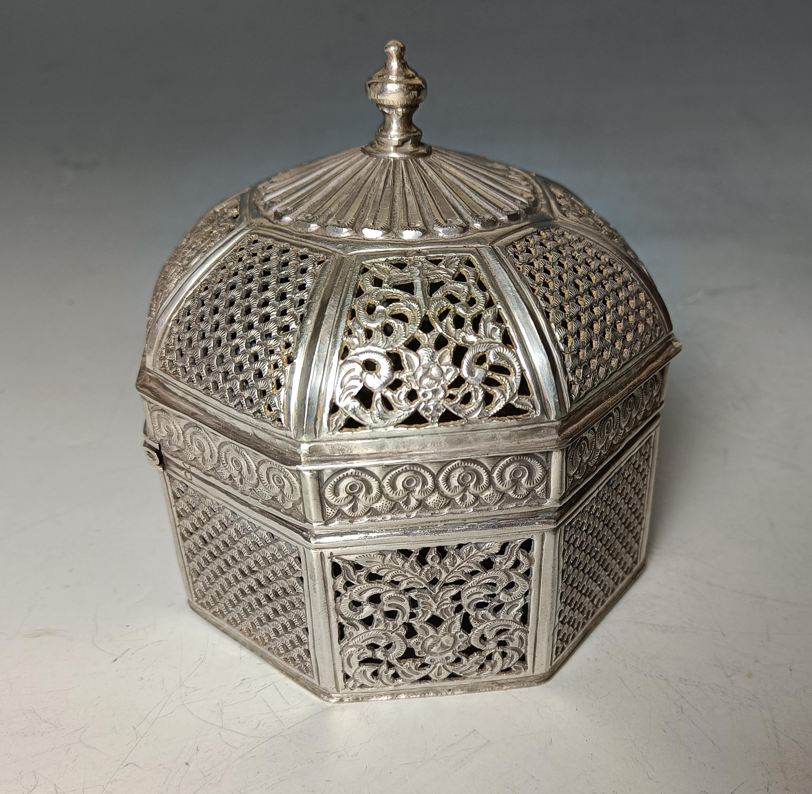 Superb large Indian mughal style repoussé and pierced silver box.
A beautiful Octagonal  silver box with domed top with pierced  floral design and fine geometric repousse embossed and chiselled  decoration the domed lid which rises to a pointed