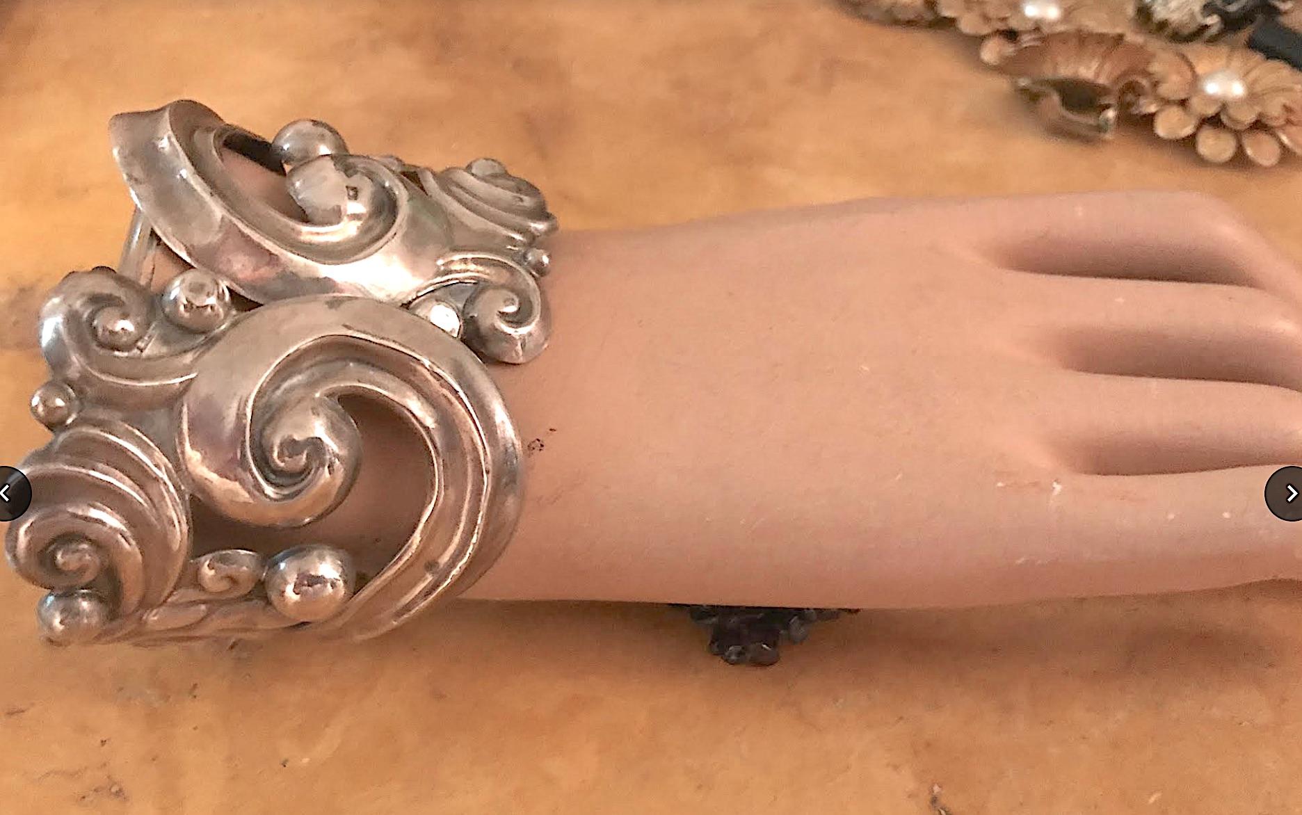 Superb Rare Mexico Sterling Silver Clamper Bracelet c. 1940s by Antonio Pineda For Sale 1