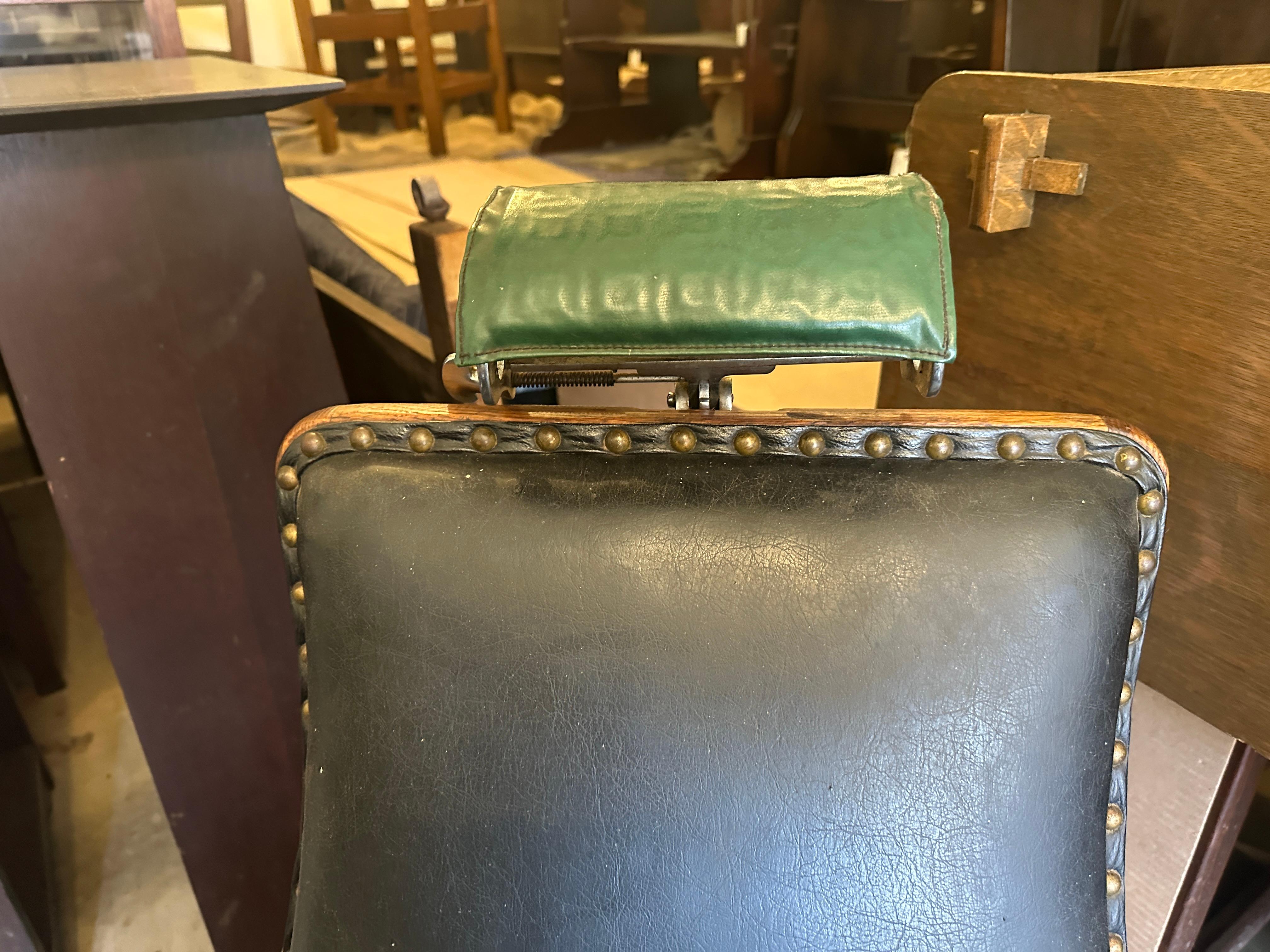 SUPERB Rare Quarter-Sawn Oak Barber Chair For Sale 5