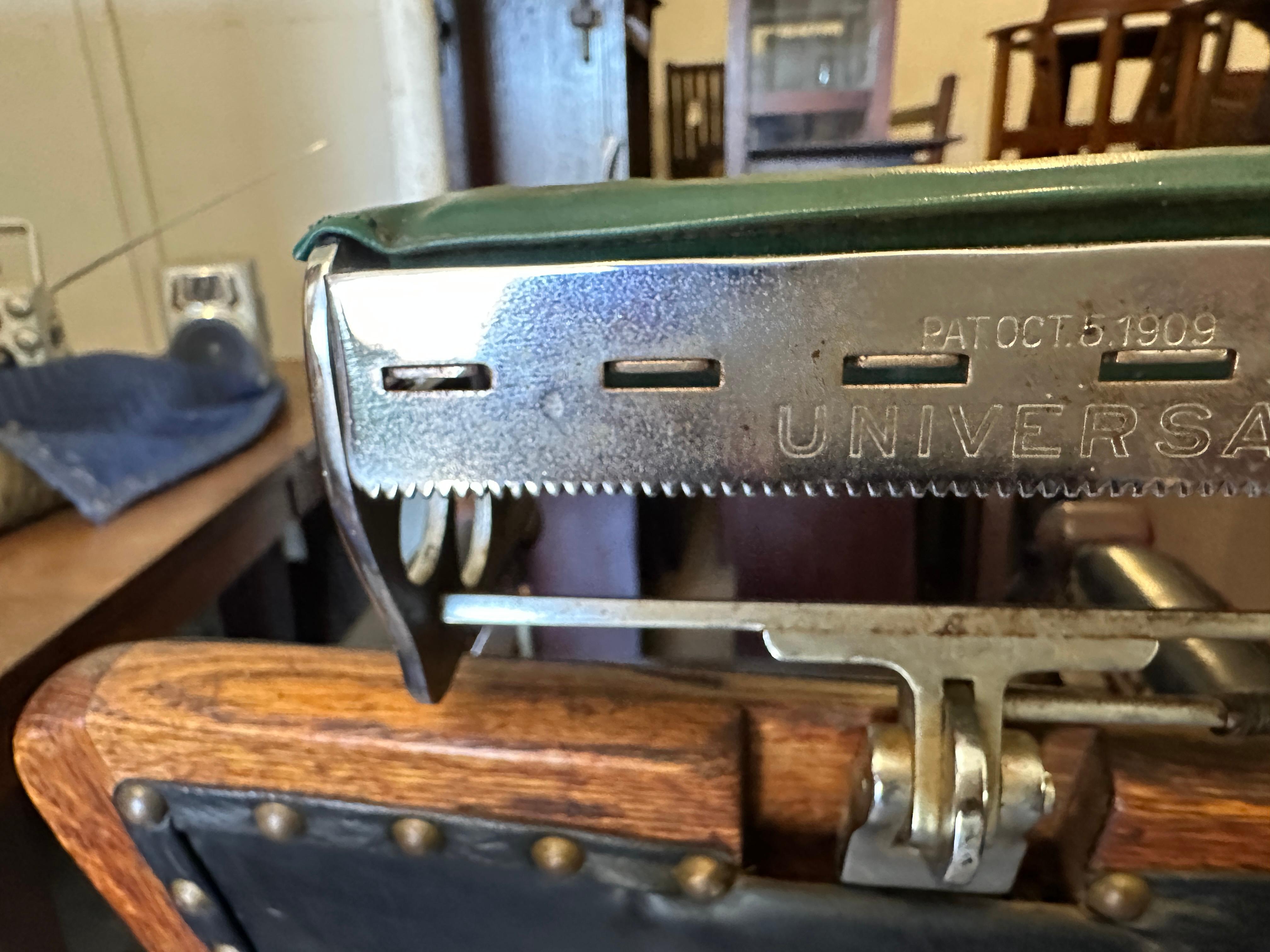 SUPERB Rare Quarter-Sawn Oak Barber Chair For Sale 9