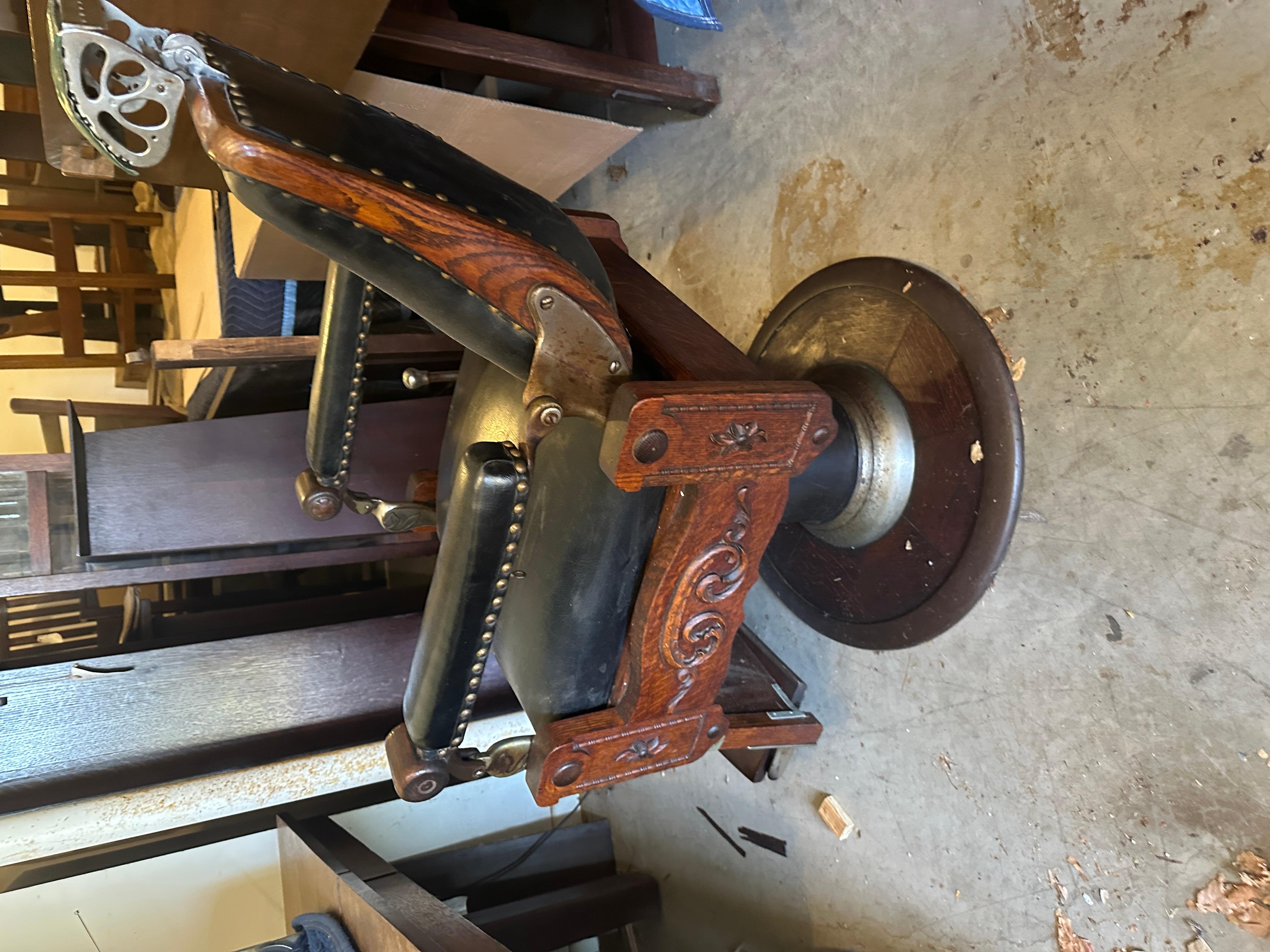 SUPERB Rare Quarter-Sawn Oak Barber Chair For Sale 12