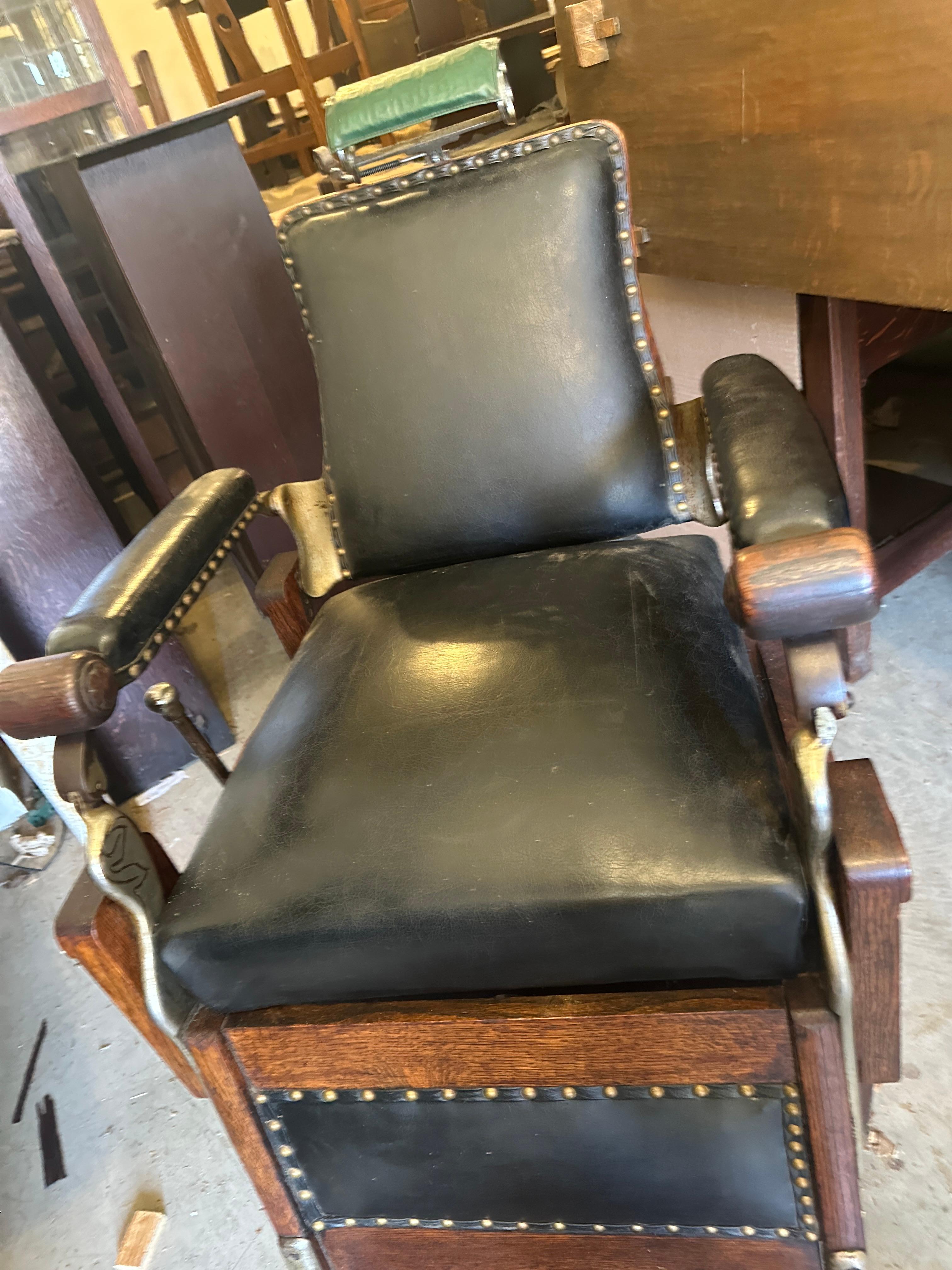 SUPERB Rare Quarter-Sawn Oak Barber Chair For Sale 1