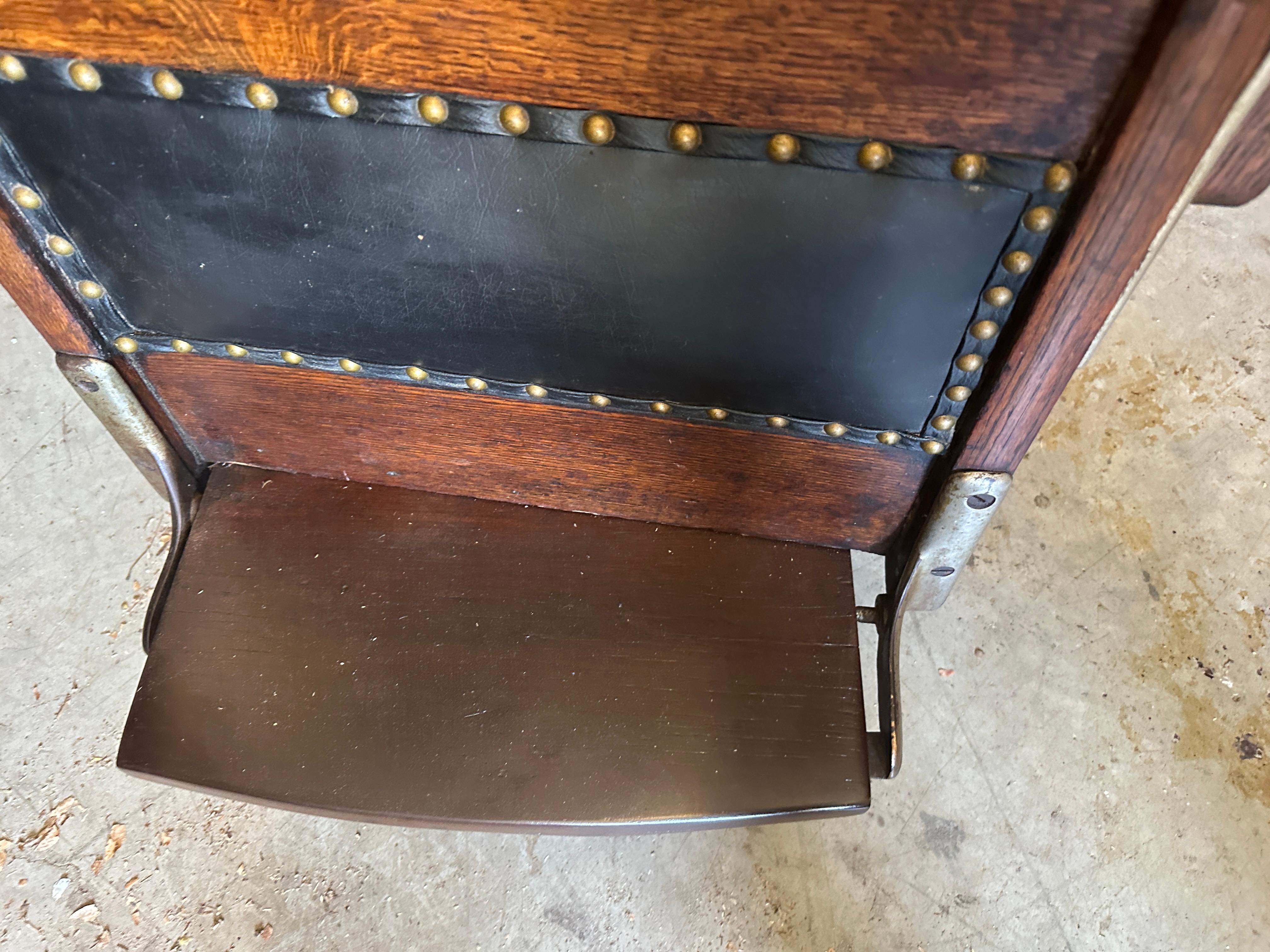 SUPERB Rare Quarter-Sawn Oak Barber Chair In Good Condition For Sale In Shamokin Dam, PA