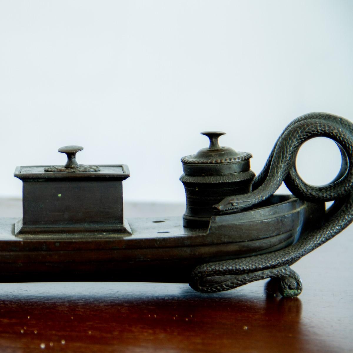 Superb Regency Bronze Ink Stand, Mounted with Serpents In Good Condition In Donhead St Mary, Wiltshire