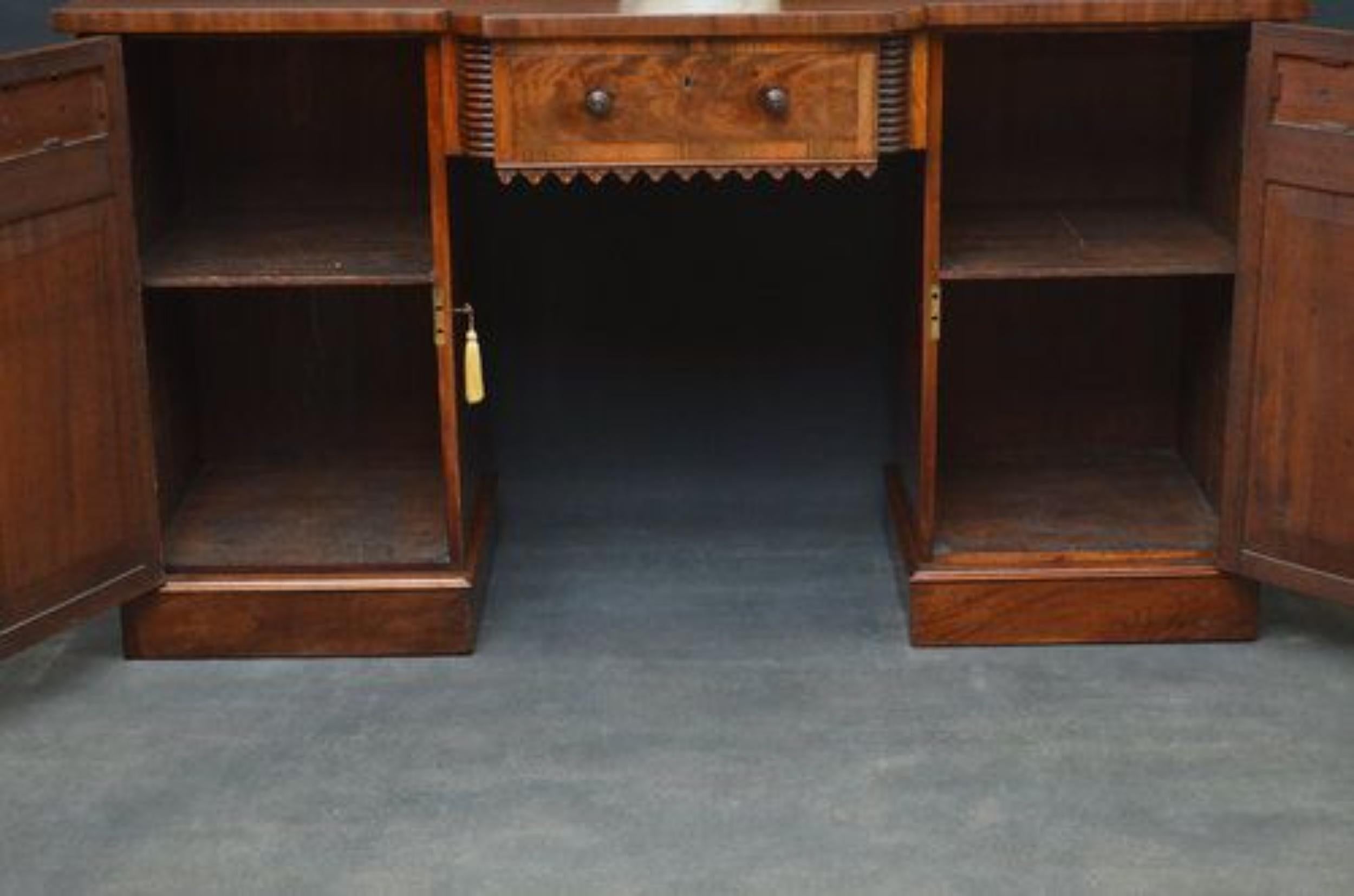 Superb Regency Sideboard in Mahogany For Sale 2