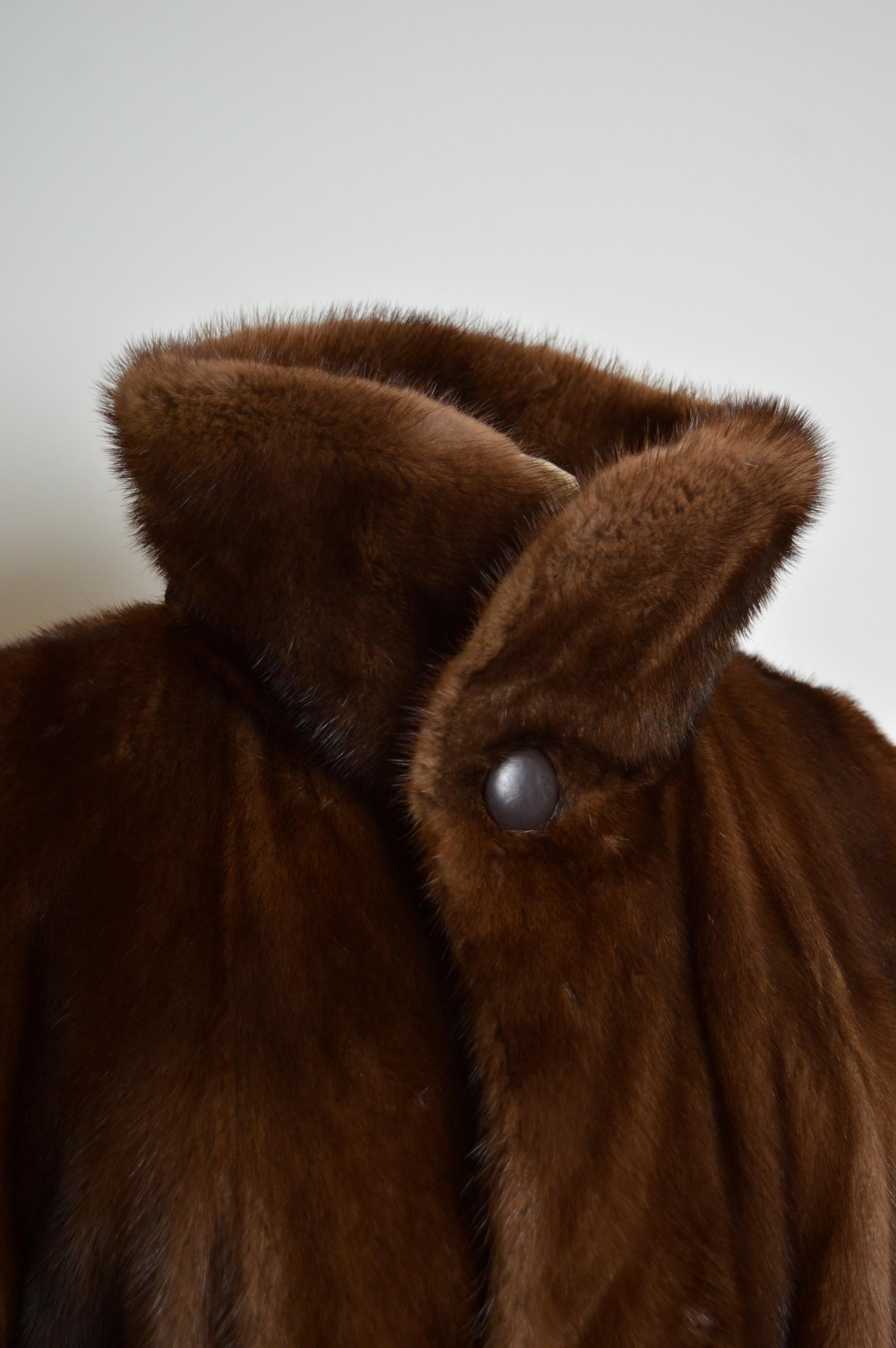 Superb Reversible Vintage Belted Mink Fur Coat & Suede Trim Sheepskin Jacket For Sale 11
