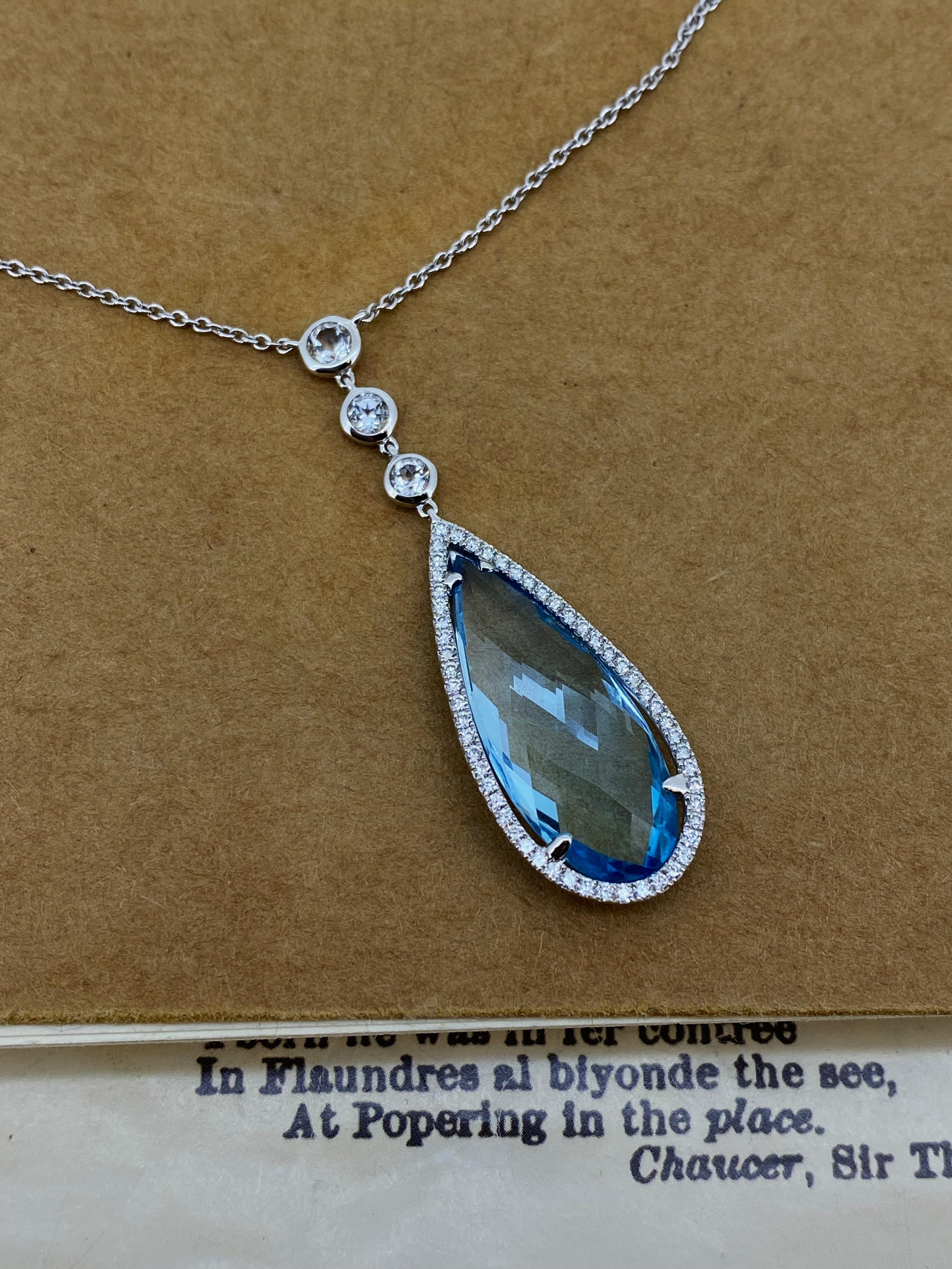 Esta impresionante pieza de joyería fina es 
de Rosendorff (est. 1963) - 
una joyería de alta gama y una de las más prestigiosas de Perth, WA. 

Epítome de clase, este collar está elaborado con refinada elegancia en oro blanco de 18 quilates

Con un