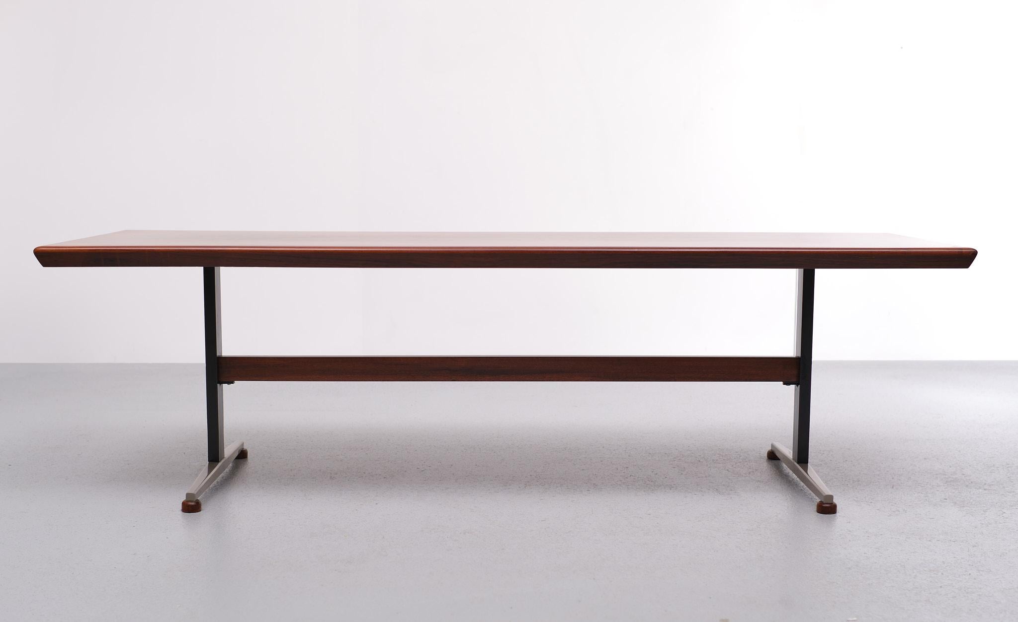 Superbe table basse scandinave en bois de rose, 1960 en vente 5