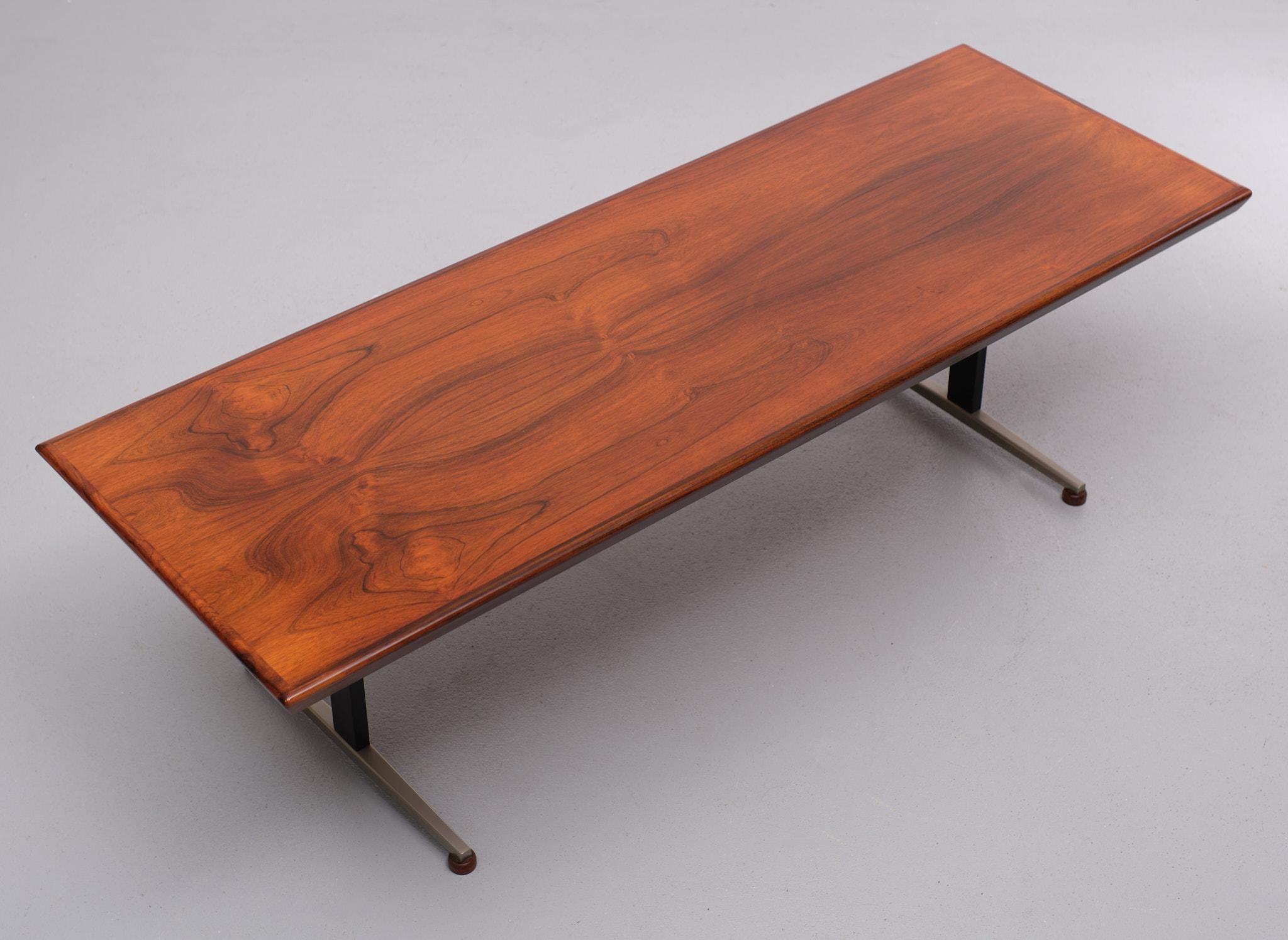 Scandinave Superbe table basse scandinave en bois de rose, 1960 en vente