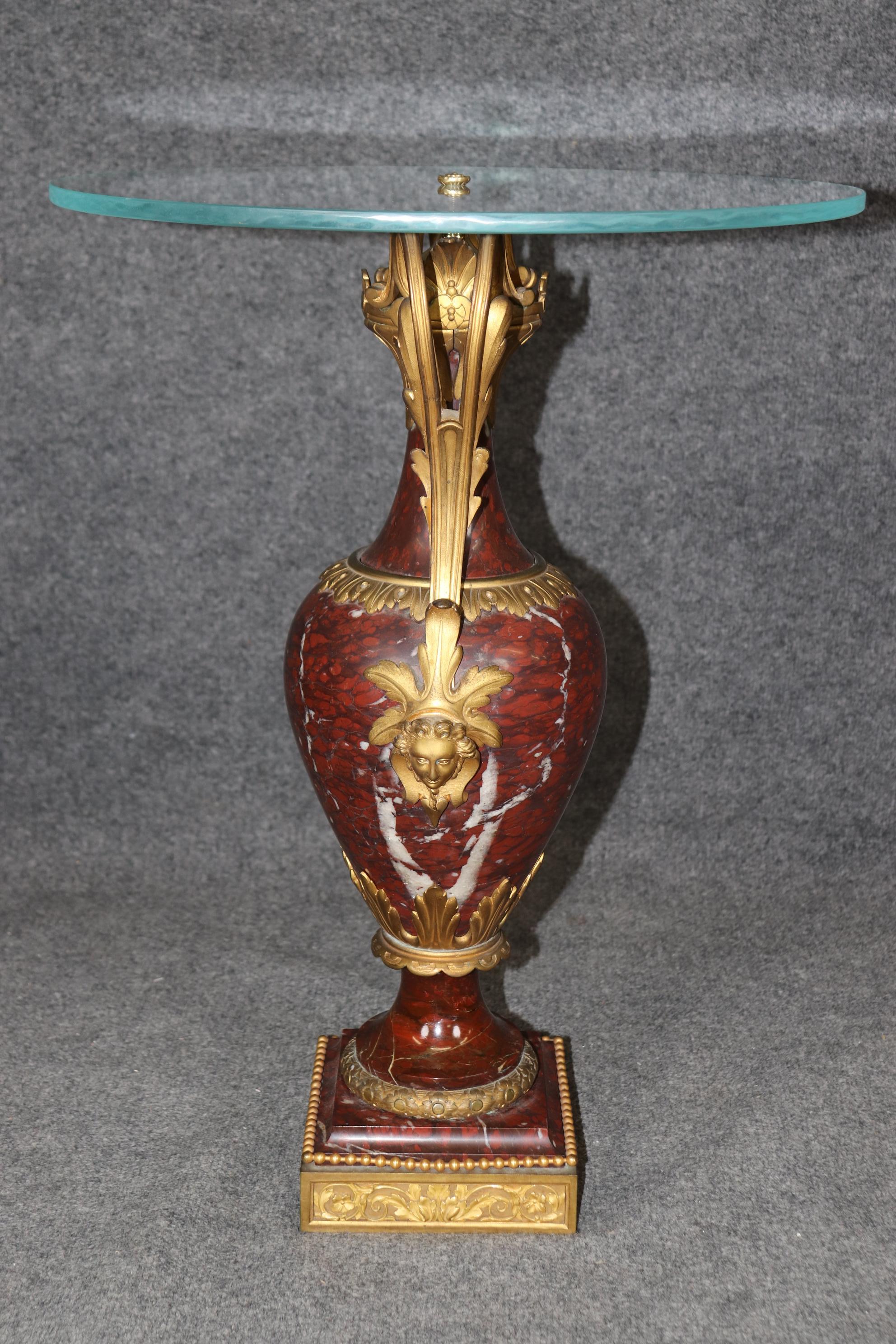 Bronze Superbe table d'appoint en forme d'urne en marbre rouge et plateau en verre monté sur bronze en vente