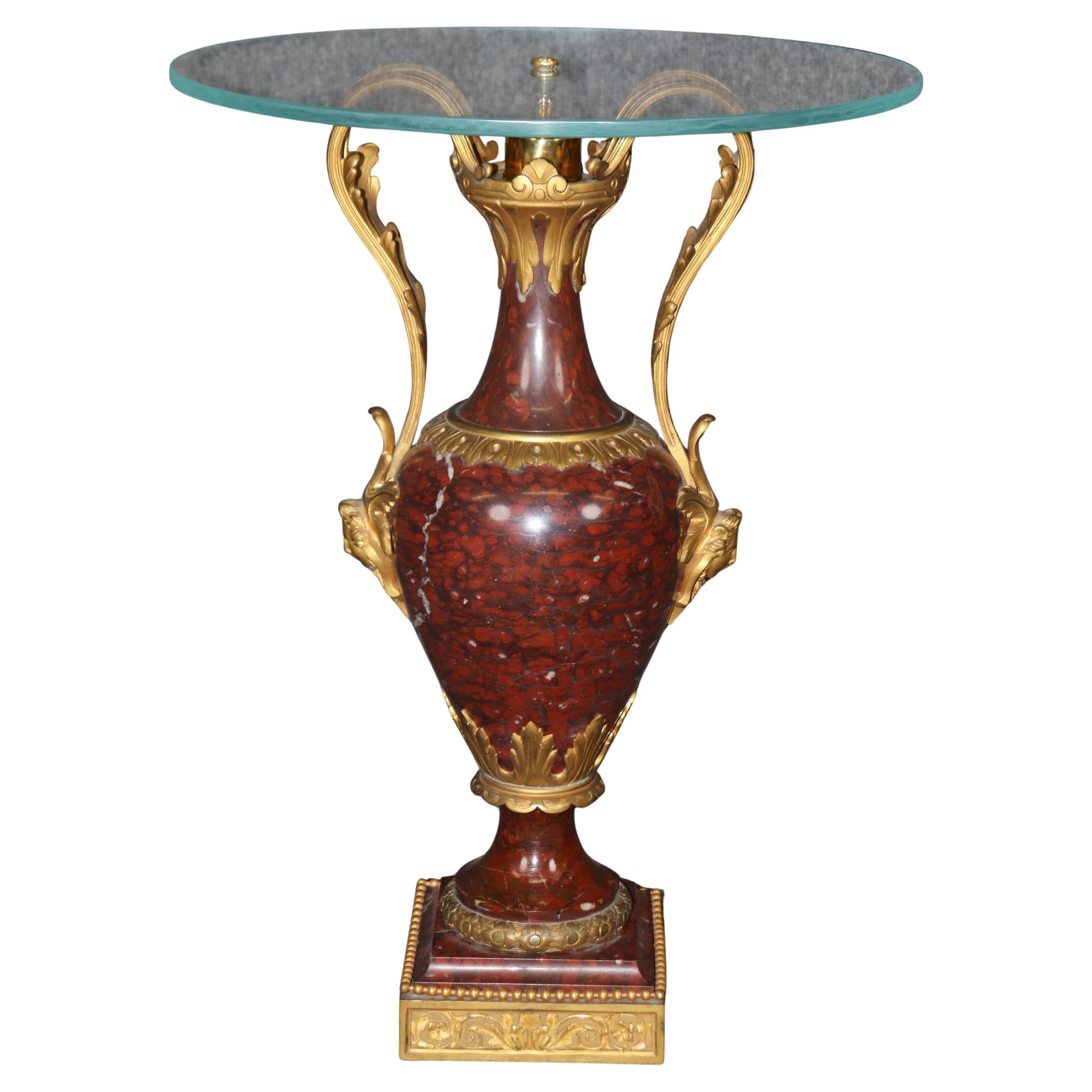 Superbe table d'appoint en forme d'urne en marbre rouge et plateau en verre monté sur bronze en vente