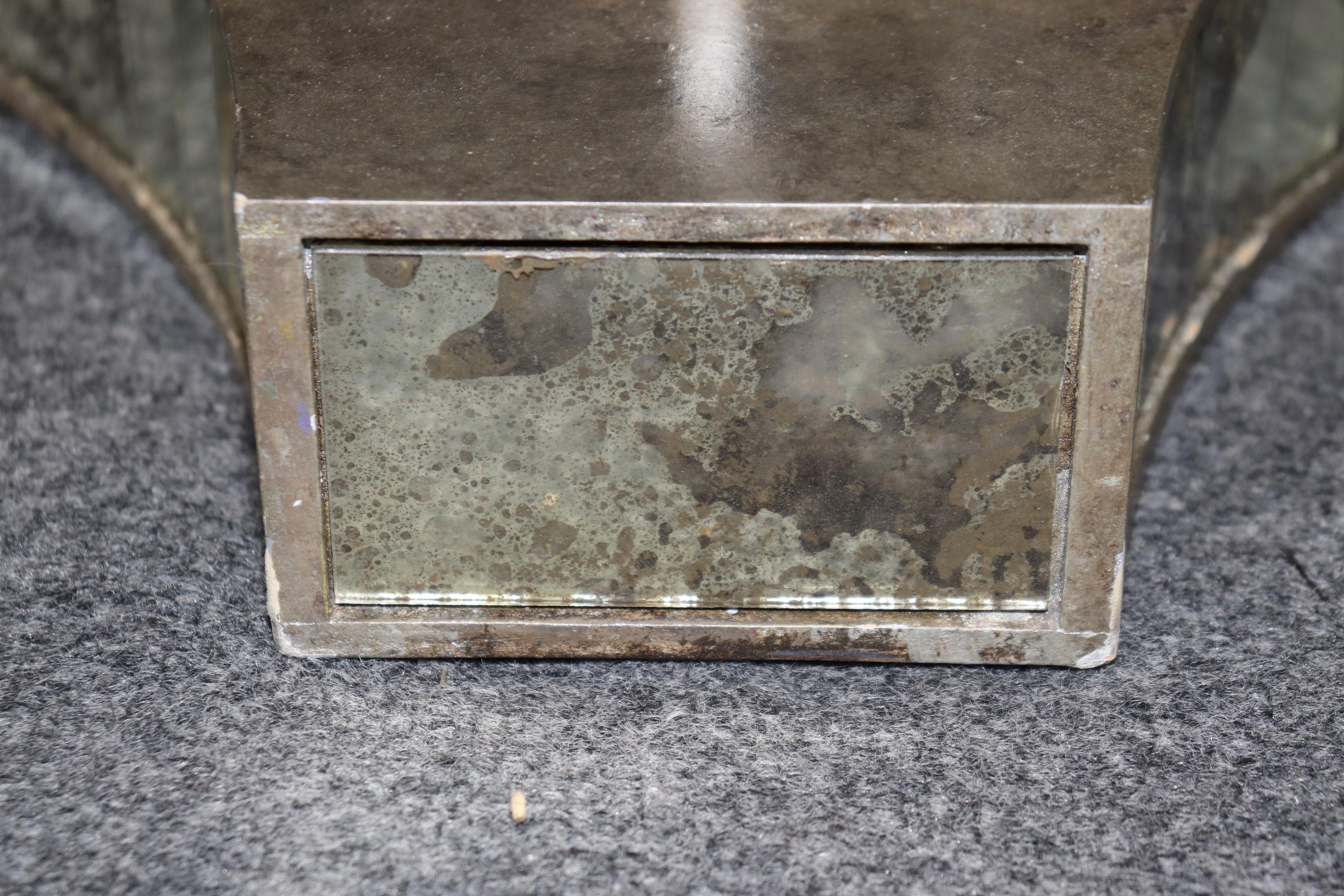 Late 20th Century Superb Round Italian Neoclassical Silver Leaf Eglomise Dining Center Table