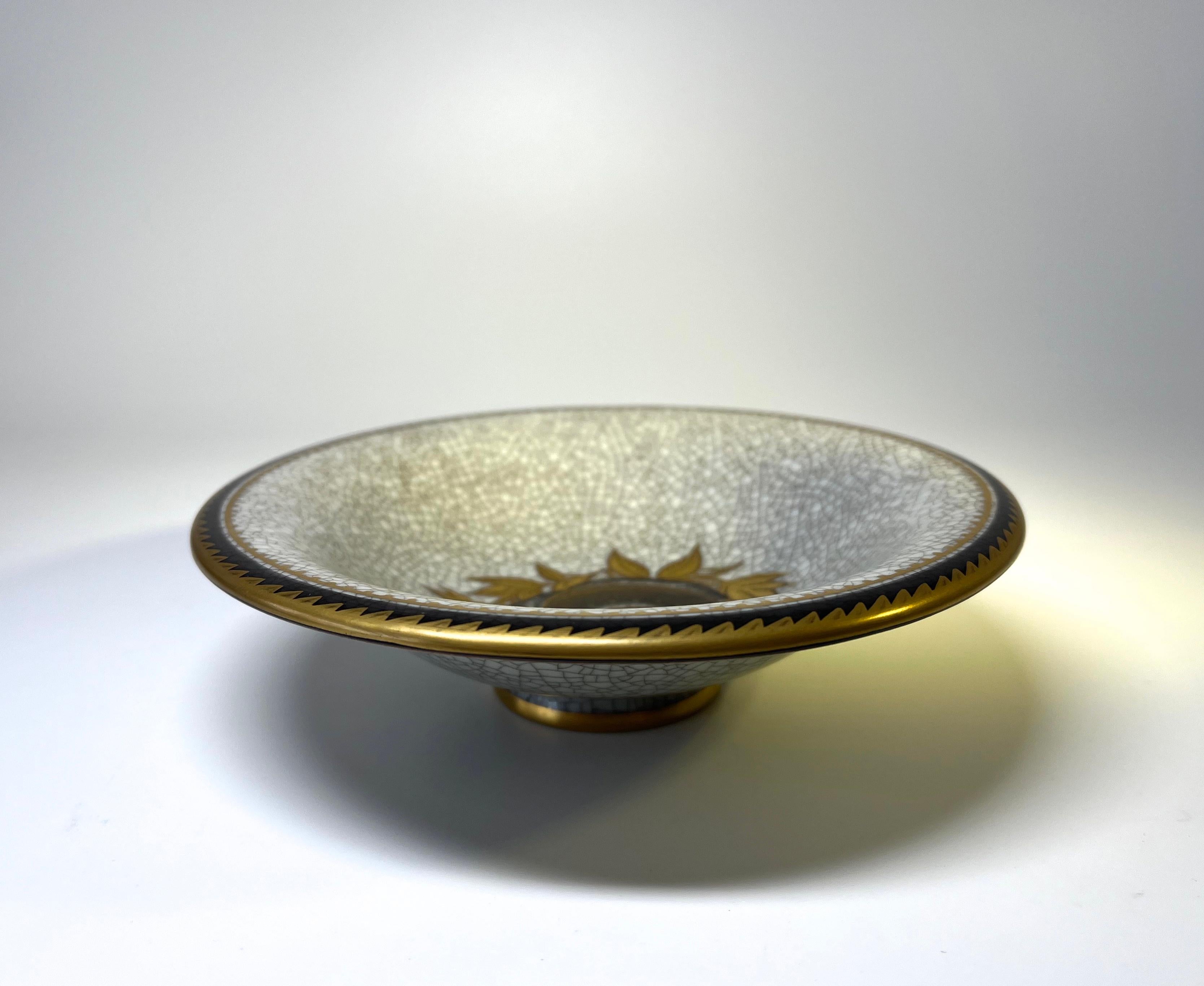 Royal Copenhagen grey crackle glaze dish with a detailed central motif of a gilded snail and leaf garland
Outer has gilded banding to rim and foot
Stamped with signature three waves, Denmark and numbered #2520
Height 1.5 inch, Diameter 5.75